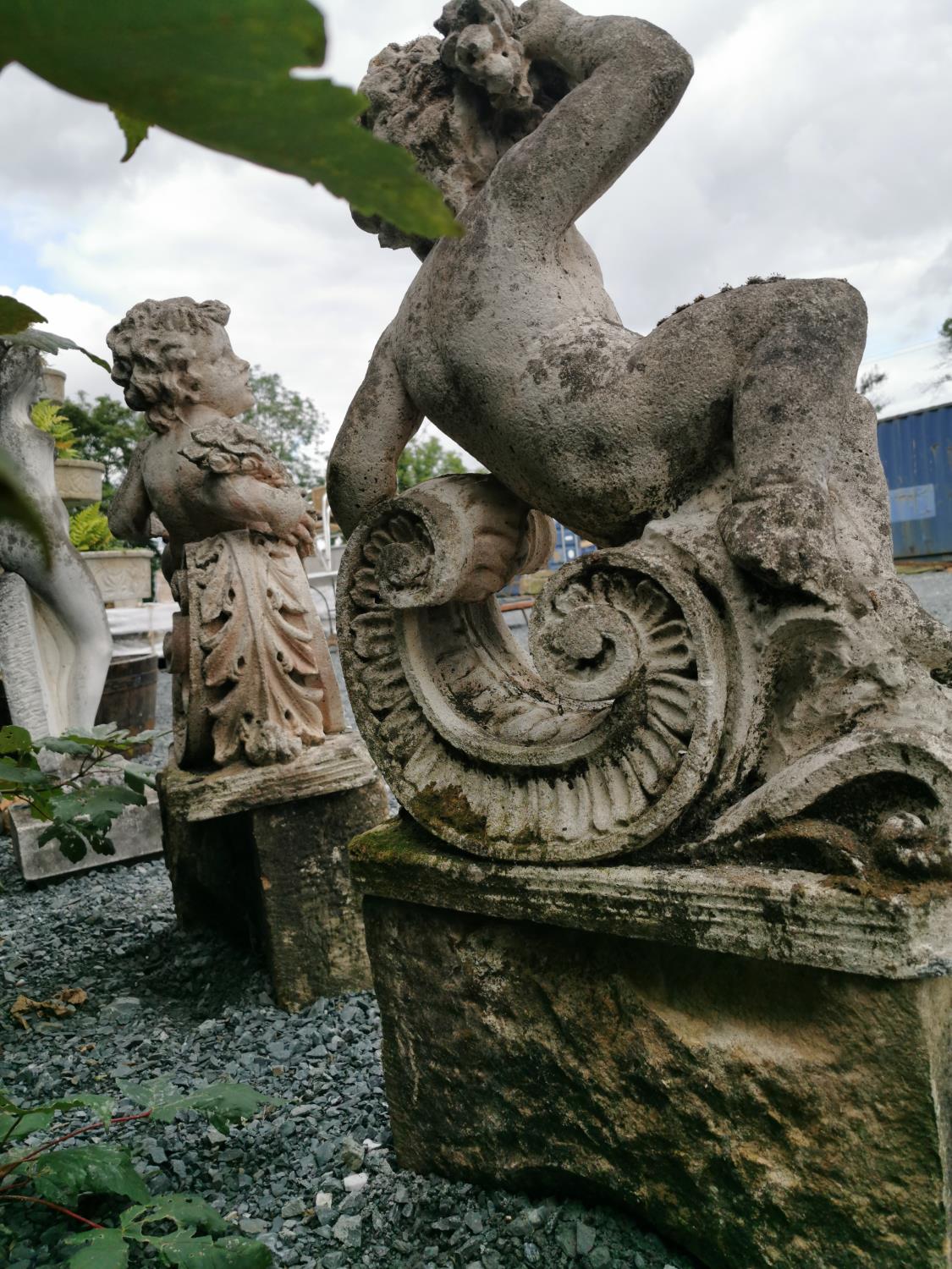 Pair of early 20th C. moulded stone Putti. - Bild 5 aus 5