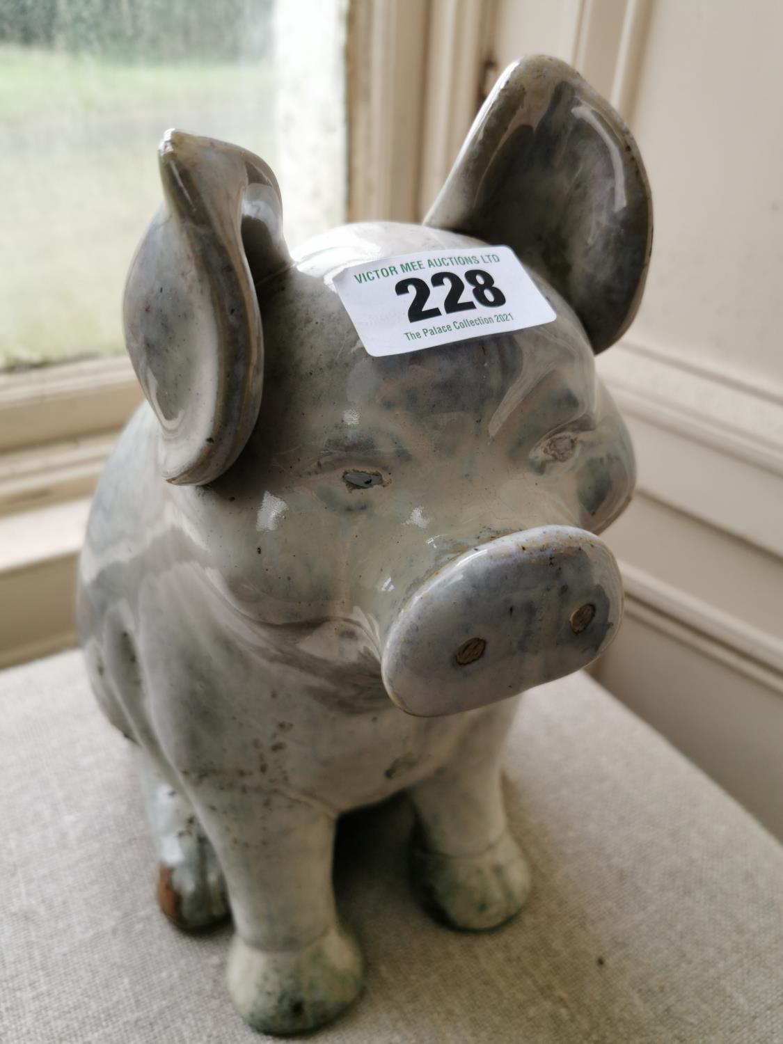 Ceramic model of a seated pig - Bild 2 aus 2