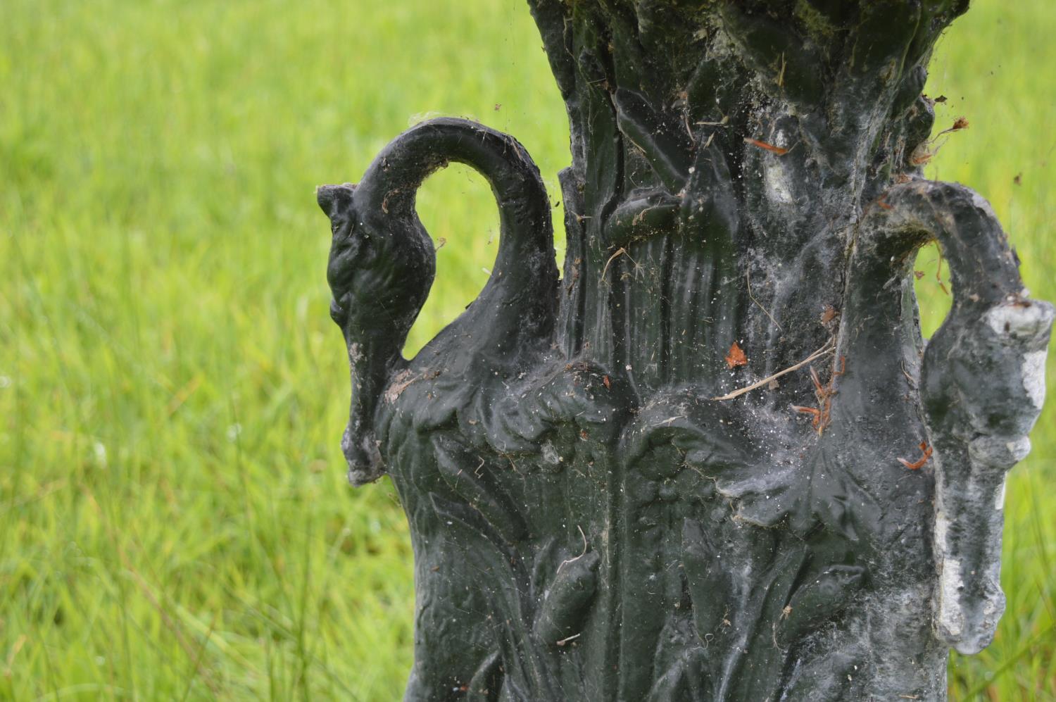 Cast metal fountain - Image 2 of 3