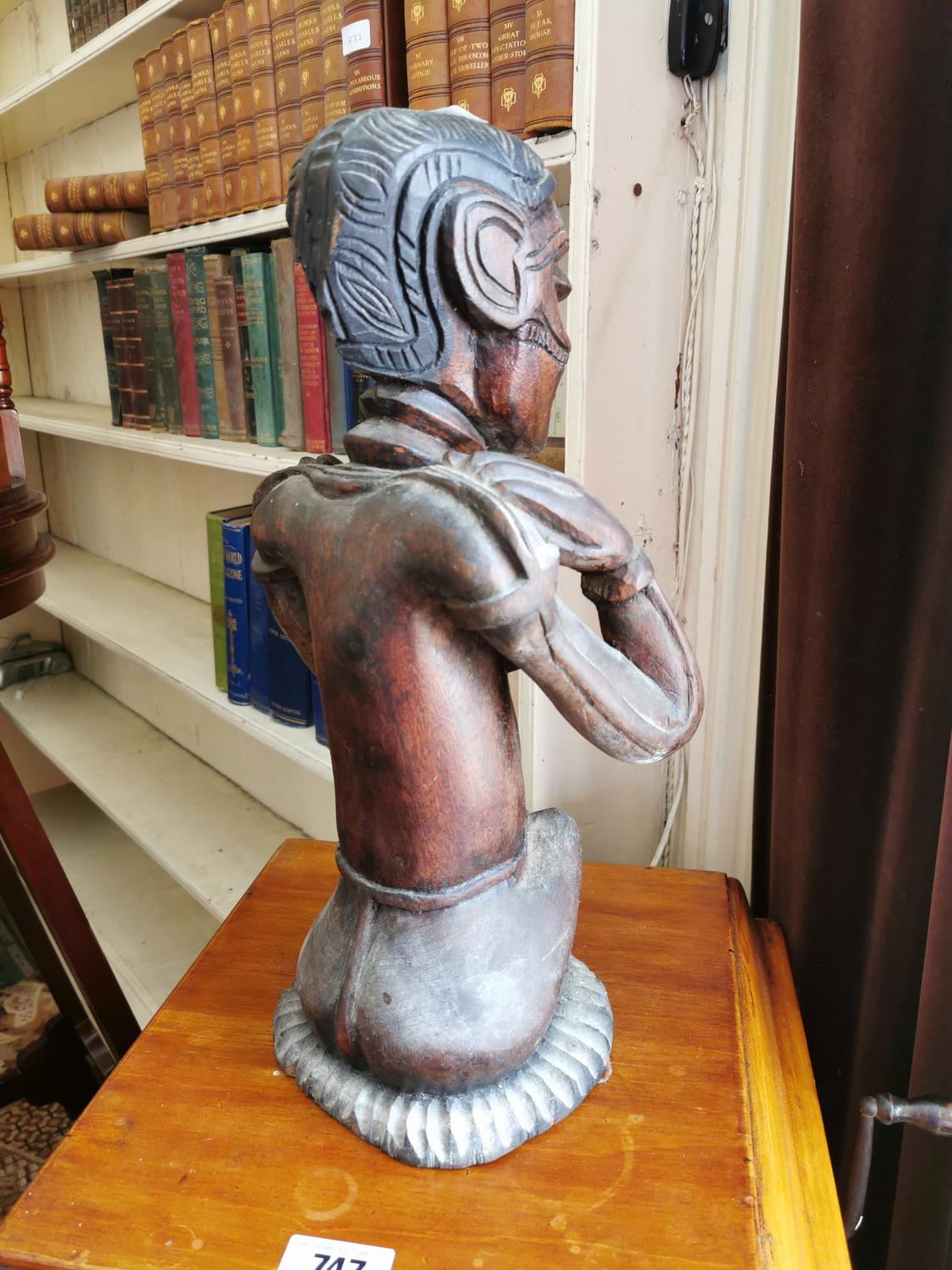 Carved wooden figurine of an African lady - Image 2 of 2