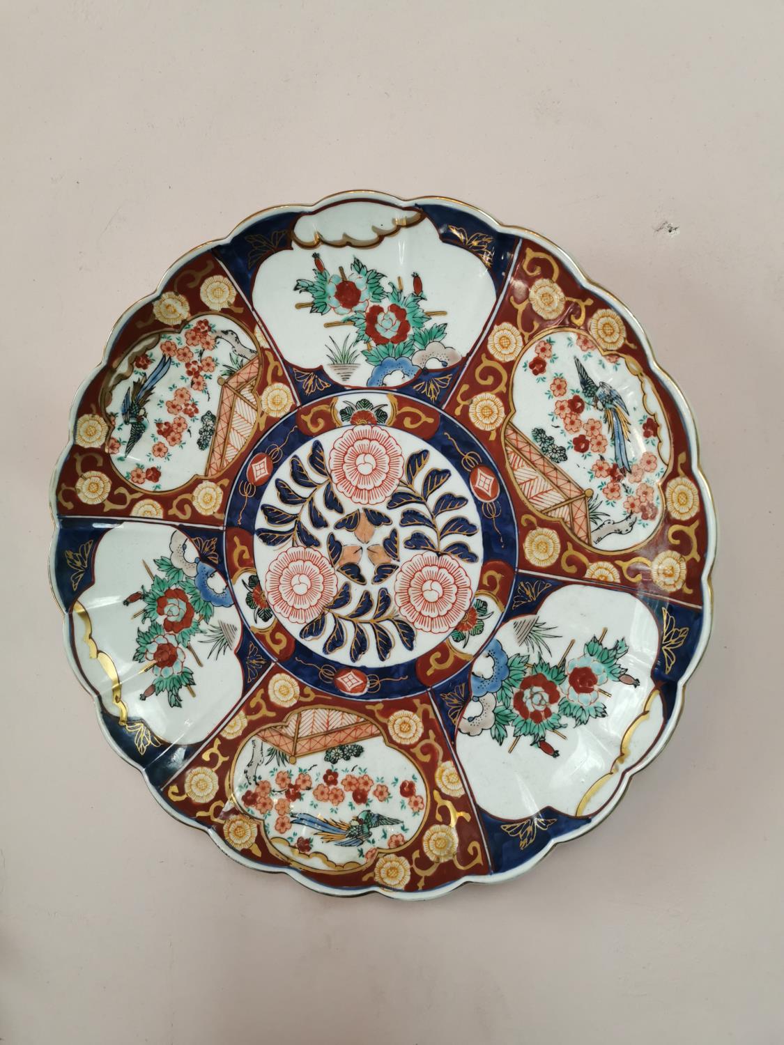 Pair of 19th C. Imari ceramic charger. - Bild 3 aus 3