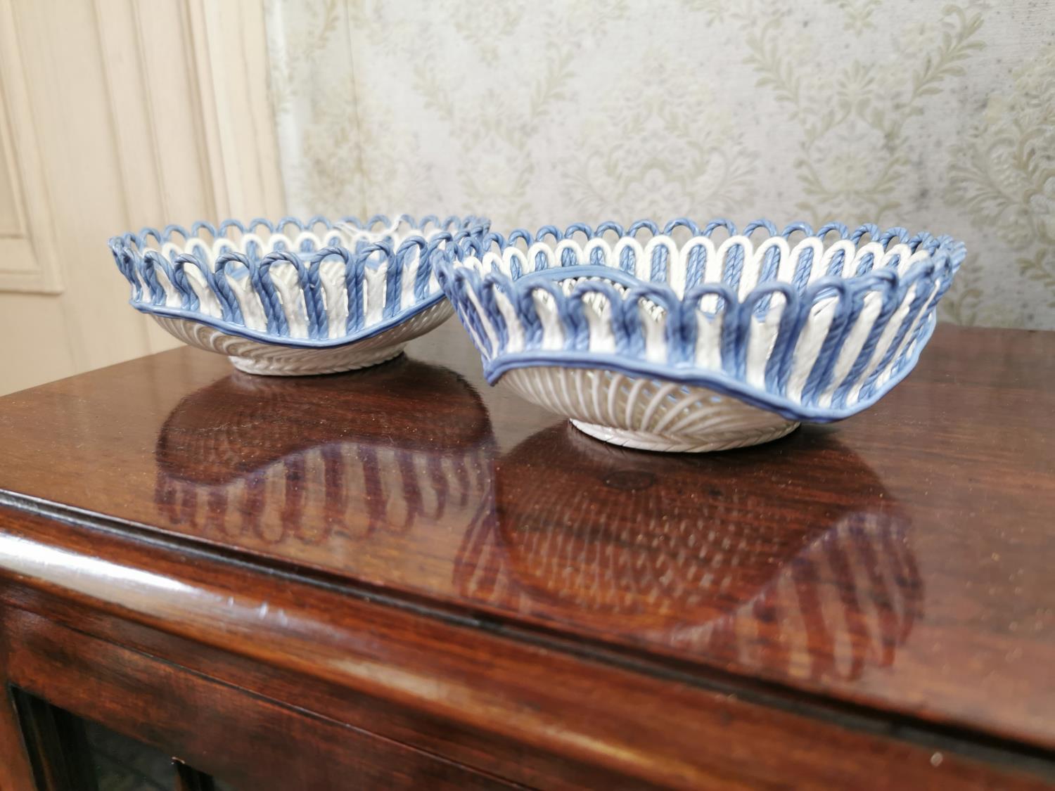 Pair of 19th. C. ceramic sweet meat baskets - Bild 2 aus 2