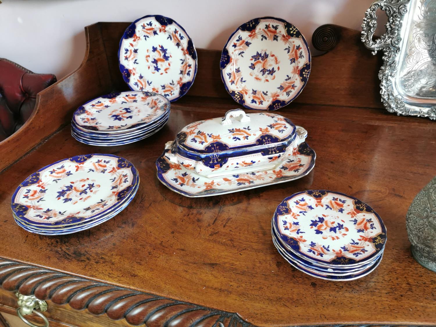 Sixty six piece ceramic dinner service set. - Bild 4 aus 5