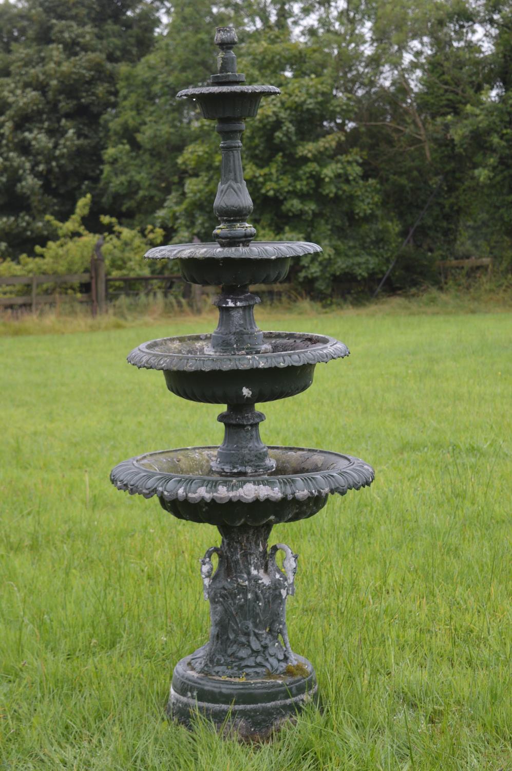 Cast metal fountain - Image 3 of 3