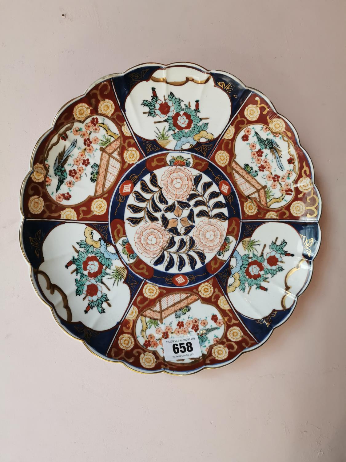 Pair of 19th C. Imari ceramic charger. - Bild 2 aus 3