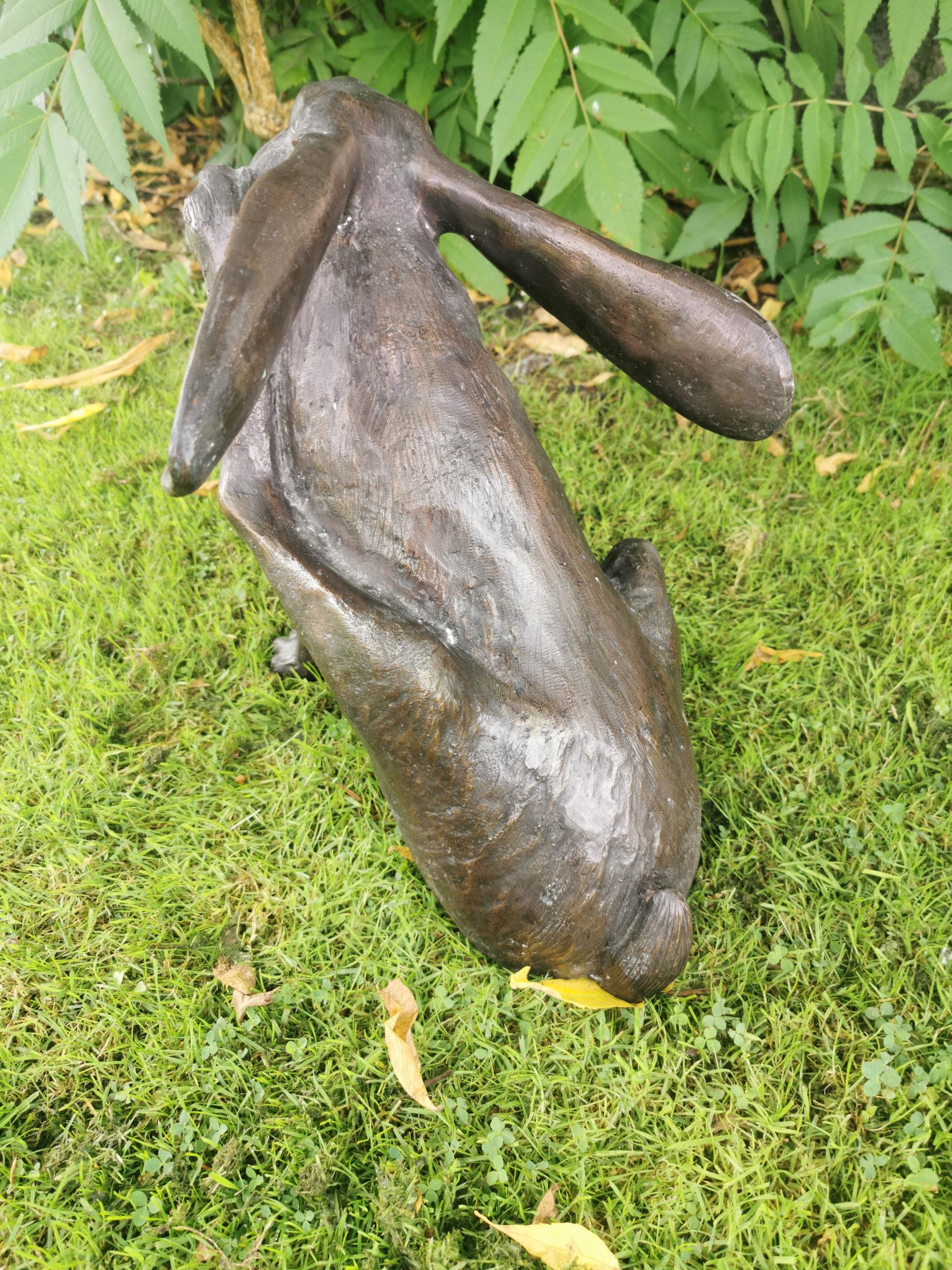 Bronze model of a seated hare - Bild 4 aus 5