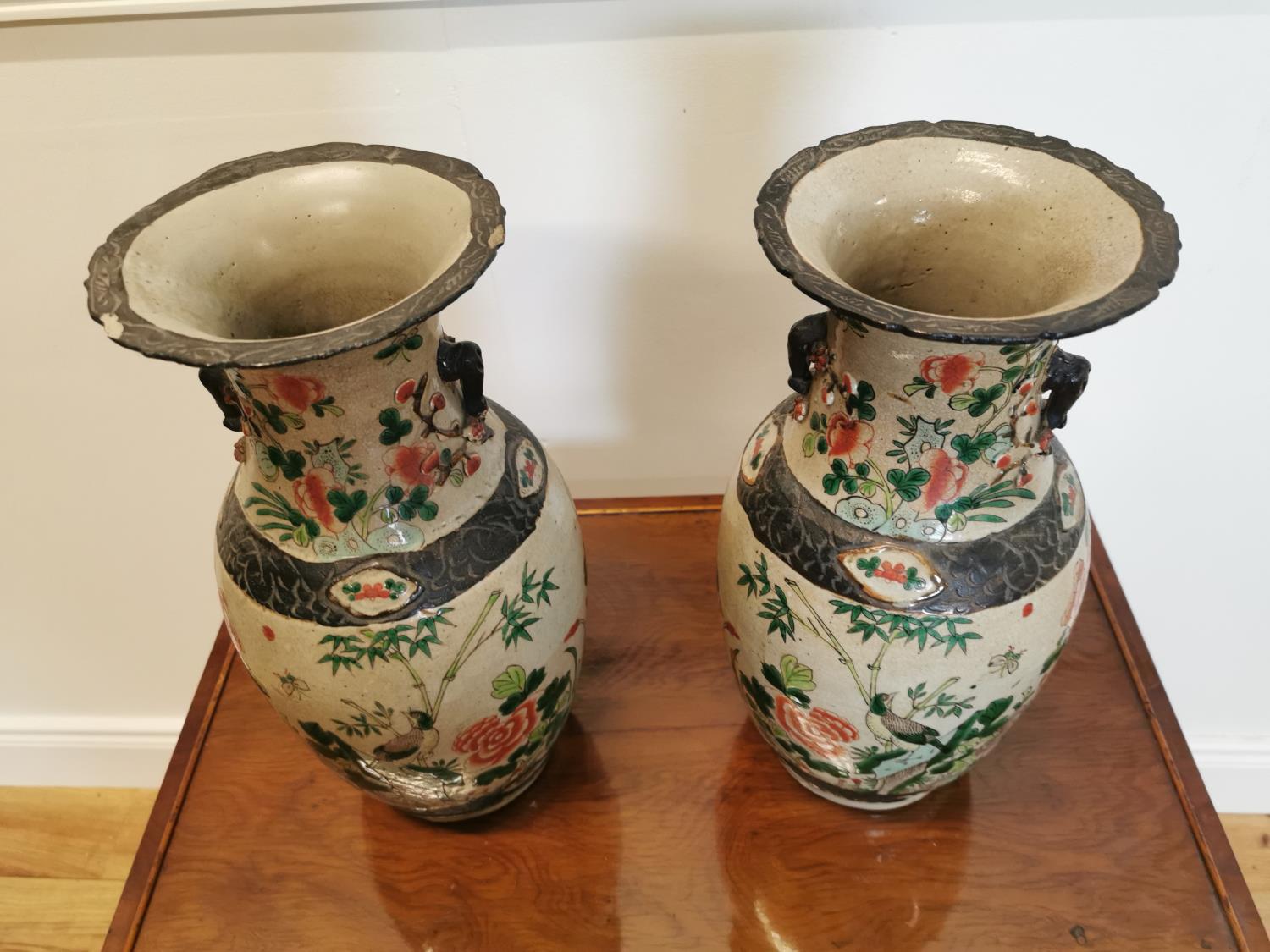 Pair of Oriental ceramic vases. - Bild 2 aus 7