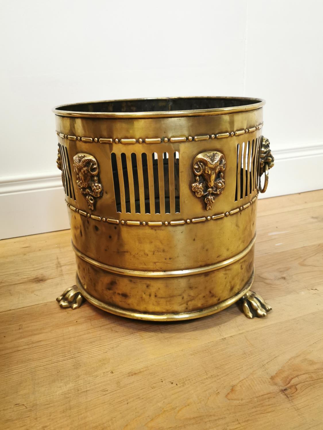 19th C. brass log bucket. - Bild 2 aus 5