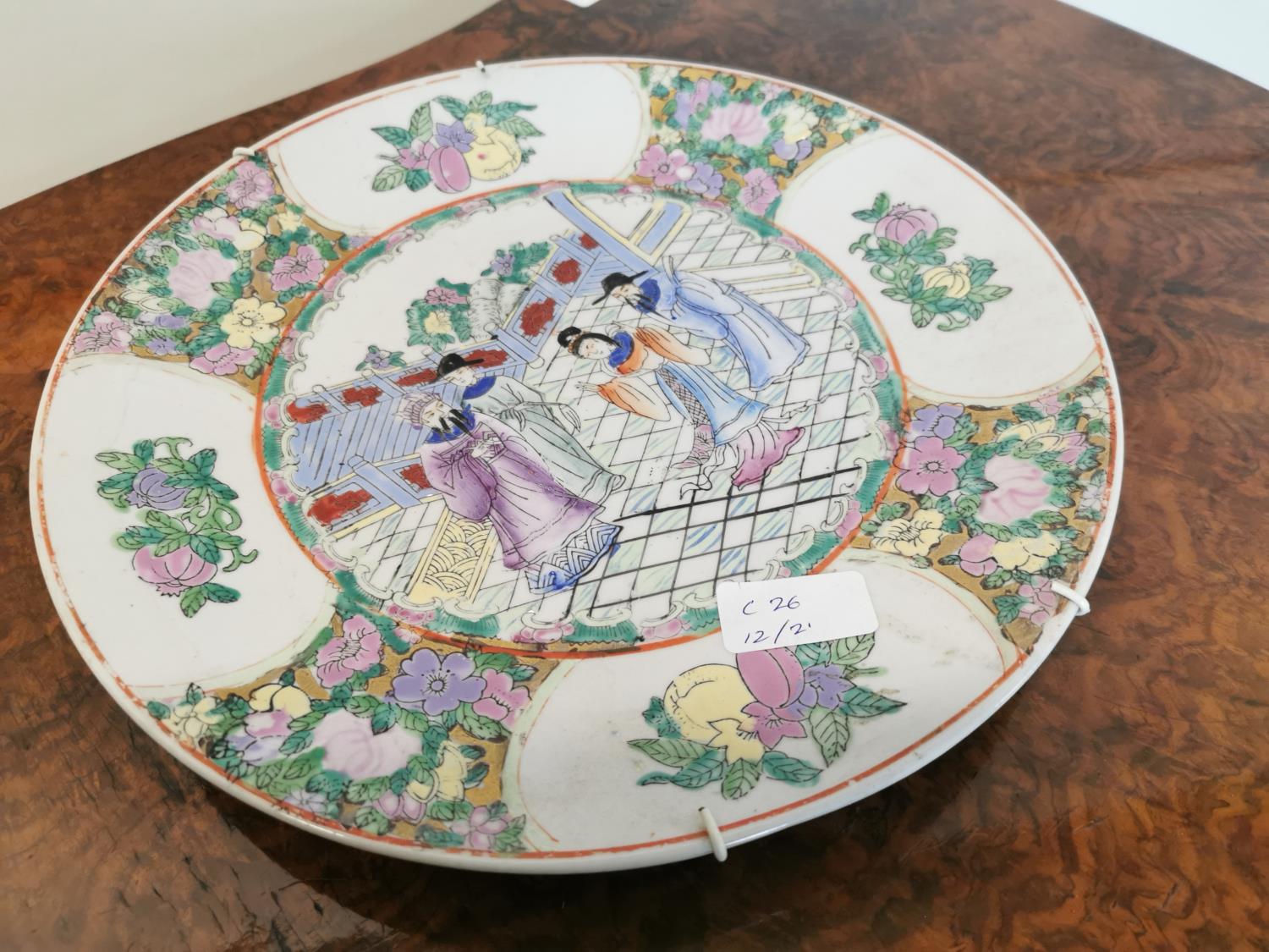 Two 19th C. Oriental ceramic plates. - Bild 5 aus 7