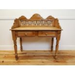 Early 20th. C. stripped pine washstand