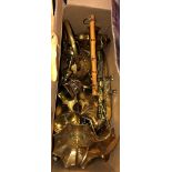 BOX OF SMALL BRASS HEARTH ORNAMENTS AND FIGURES