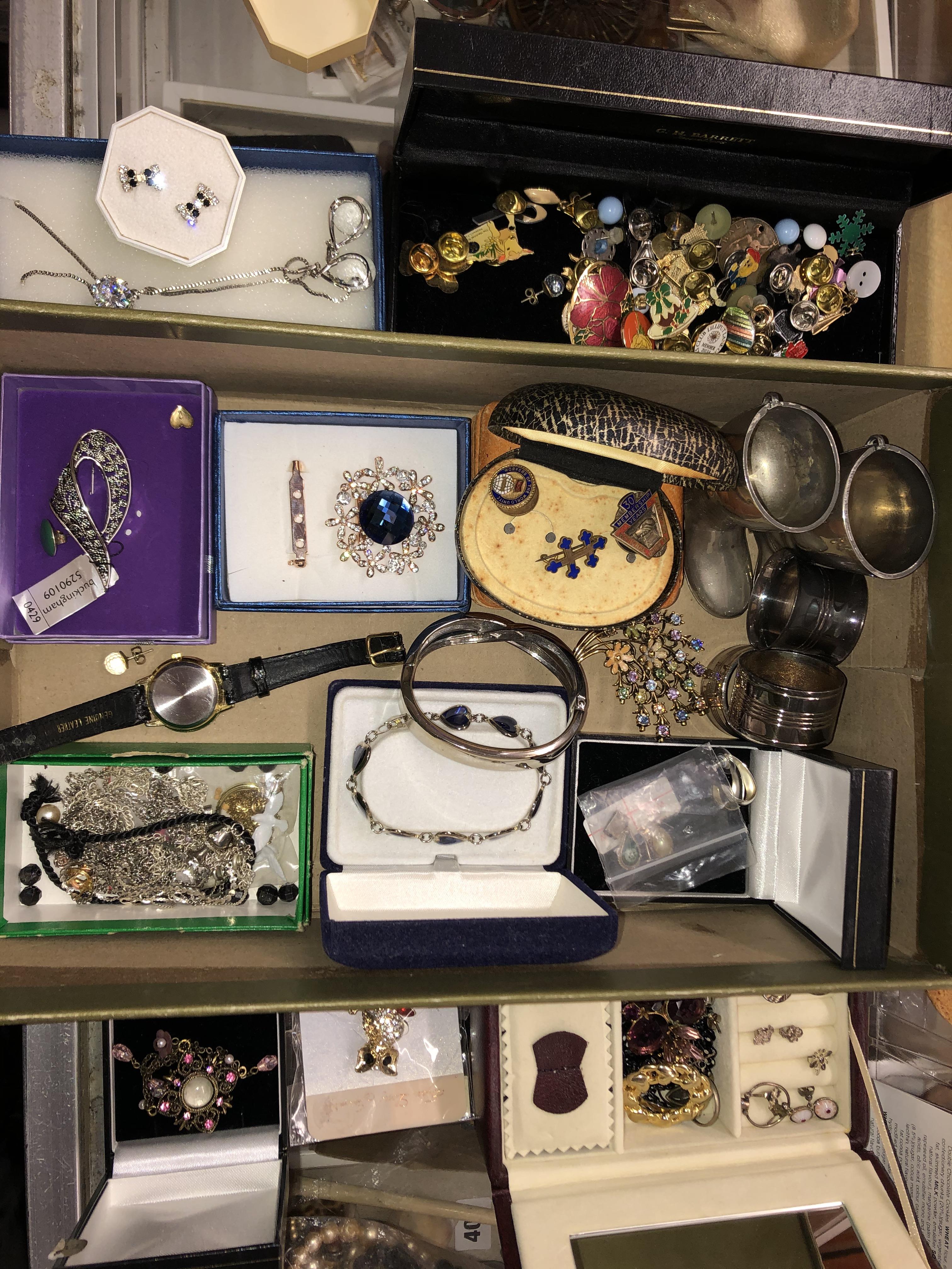 SHOEBOX OF COSTUME JEWELLERY INCLUDING NECKLACES, BROOCHES, EARRINGS,