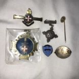 SELECTION OF PINS AND BADGES INCLUDING GIRLS BRIGADE CROSS MEDALLION AND 40 YEARS SERVICE PIN BADGE,