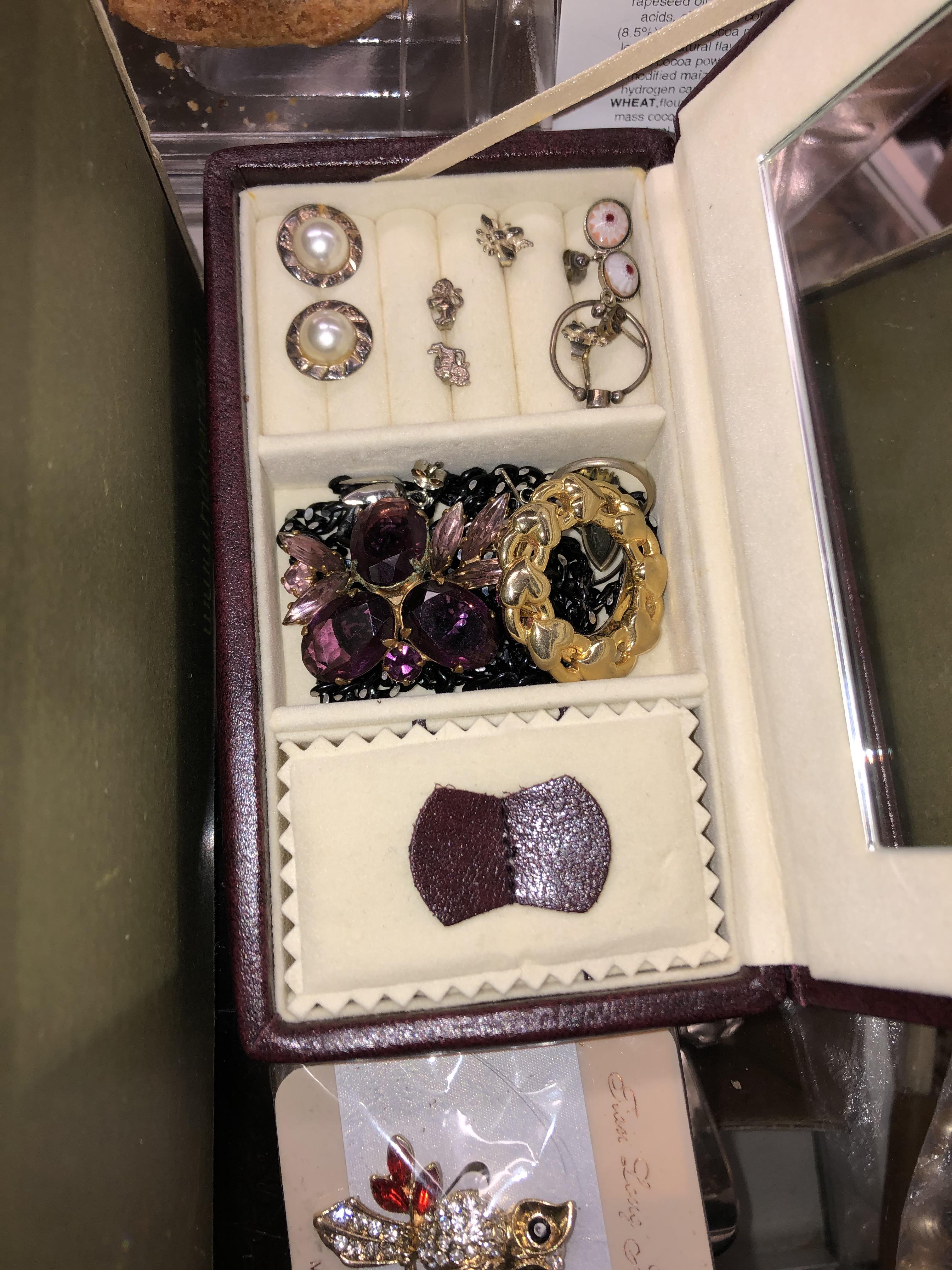 SHOEBOX OF COSTUME JEWELLERY INCLUDING NECKLACES, BROOCHES, EARRINGS, - Image 2 of 4