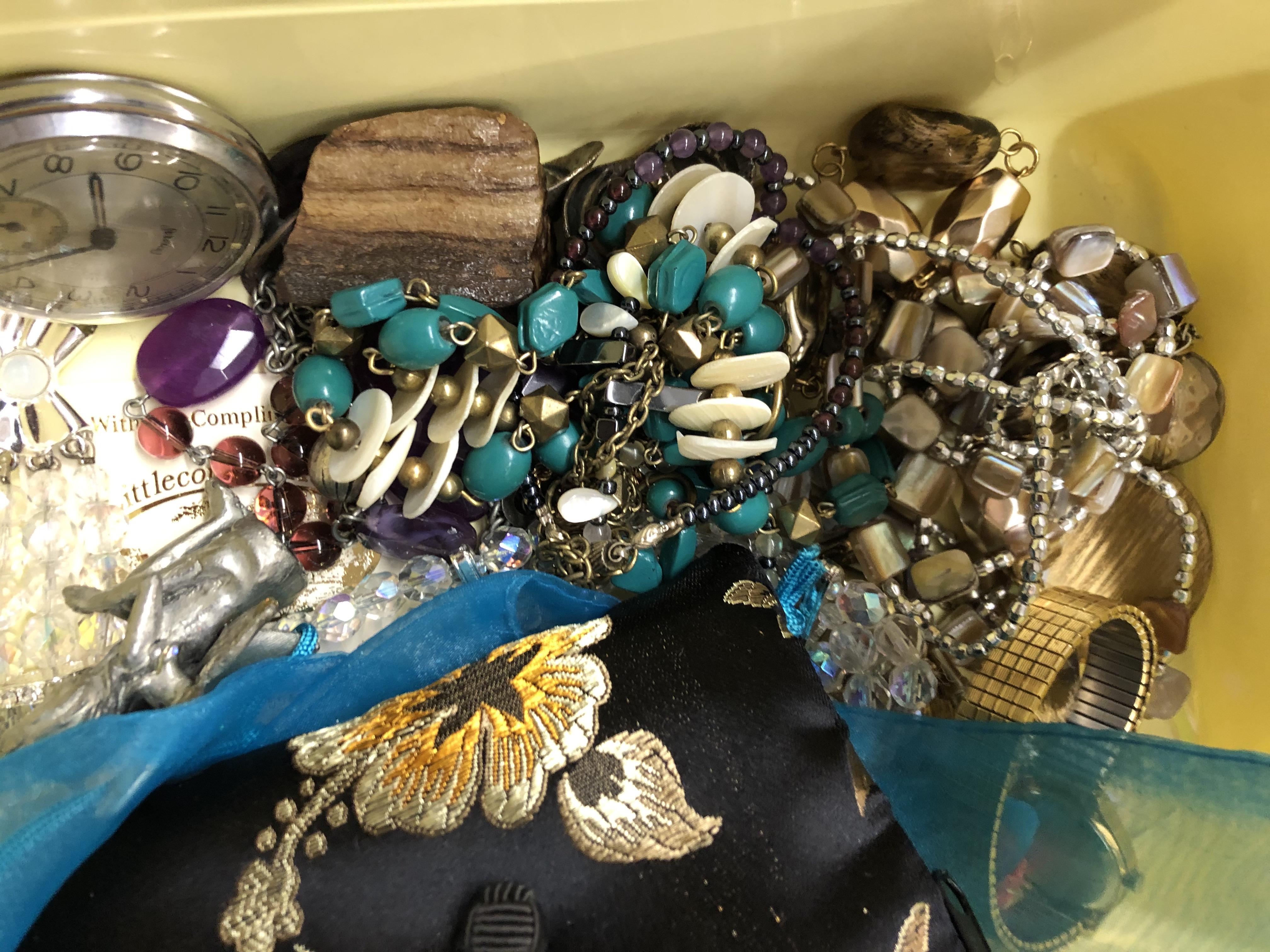 LARGE SELECTION OF COSTUME JEWELLERY INCLUDING BROOCHES, WATCHES, NECKLACES, COINS, - Image 3 of 4