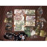 BAG OF MIXED WORLD CURRENCY AND BANK NOTES AND A PIGGY BANK OF COINS