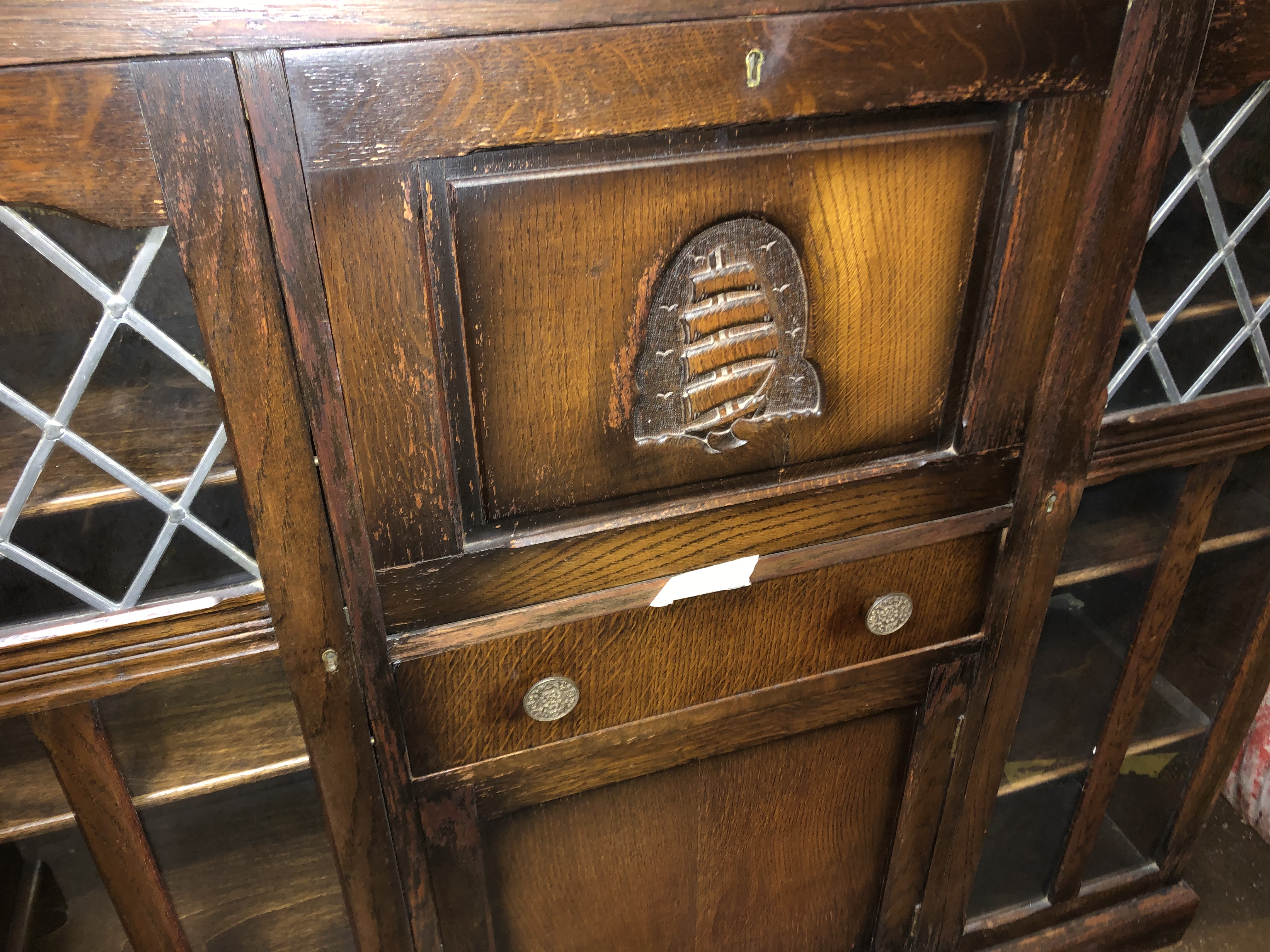 OAK LEADED GLAZED BUREAU SIDE BY SIDE CABINET 119CM HIGH X 129 WIDE X 30CM DEPTH - Image 2 of 2