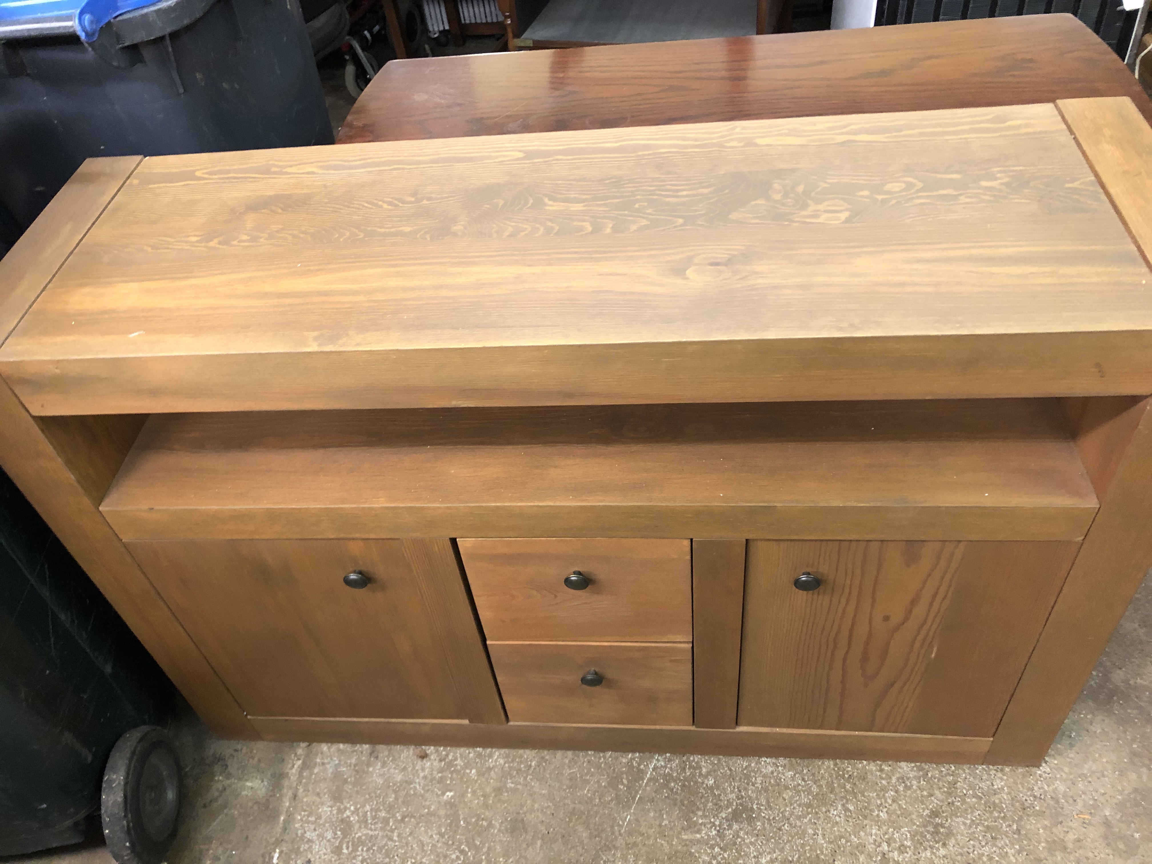 CONTEMPORARY STAINED PINE LOUNGE FURNITURE SET- COMPRISING SIDEBOARD, LOW COFFEE TABLE, - Image 3 of 7