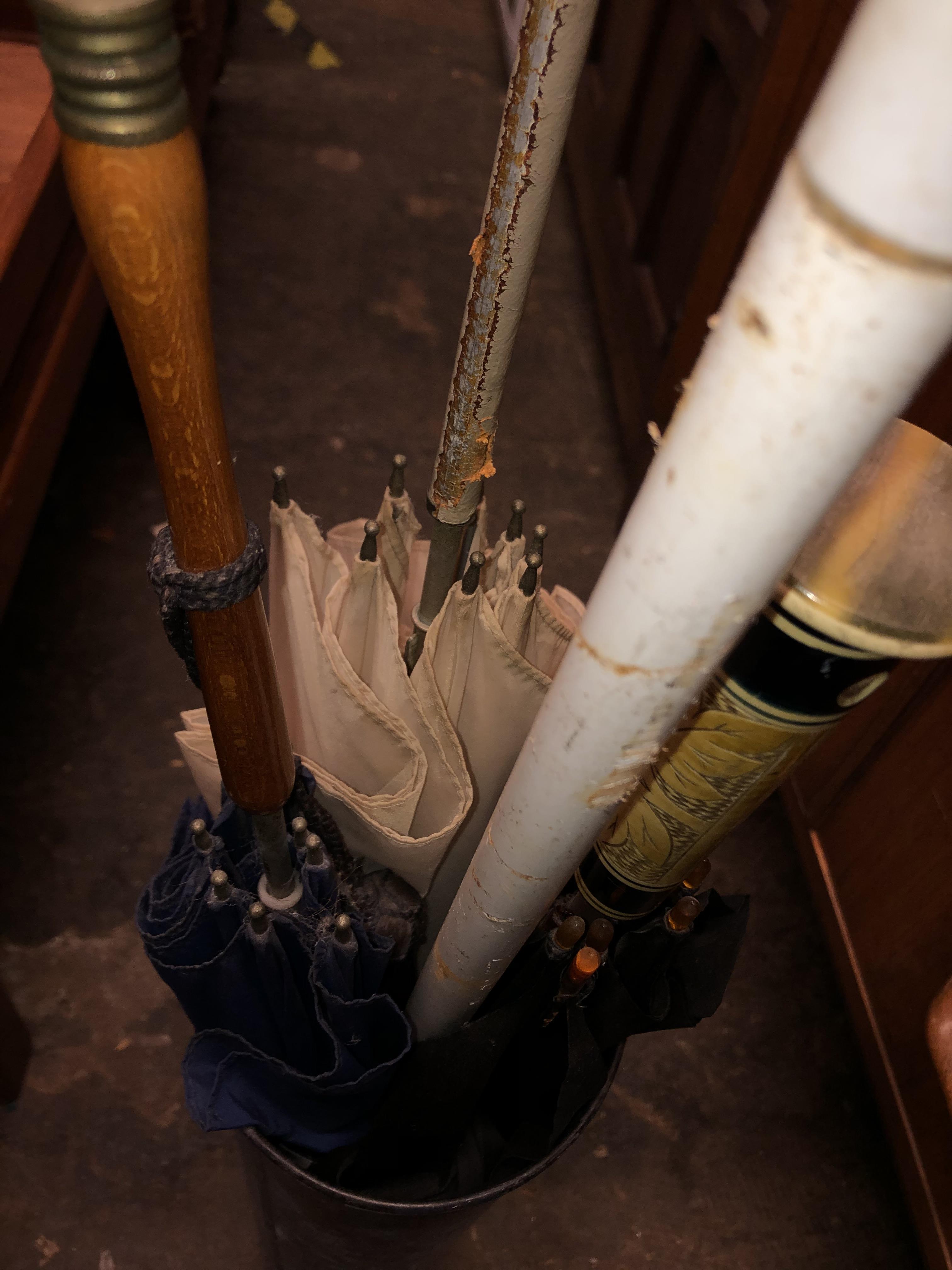 TAPERED STICK STAND CONTAINING VARIOUS PARASOLS - Image 4 of 4