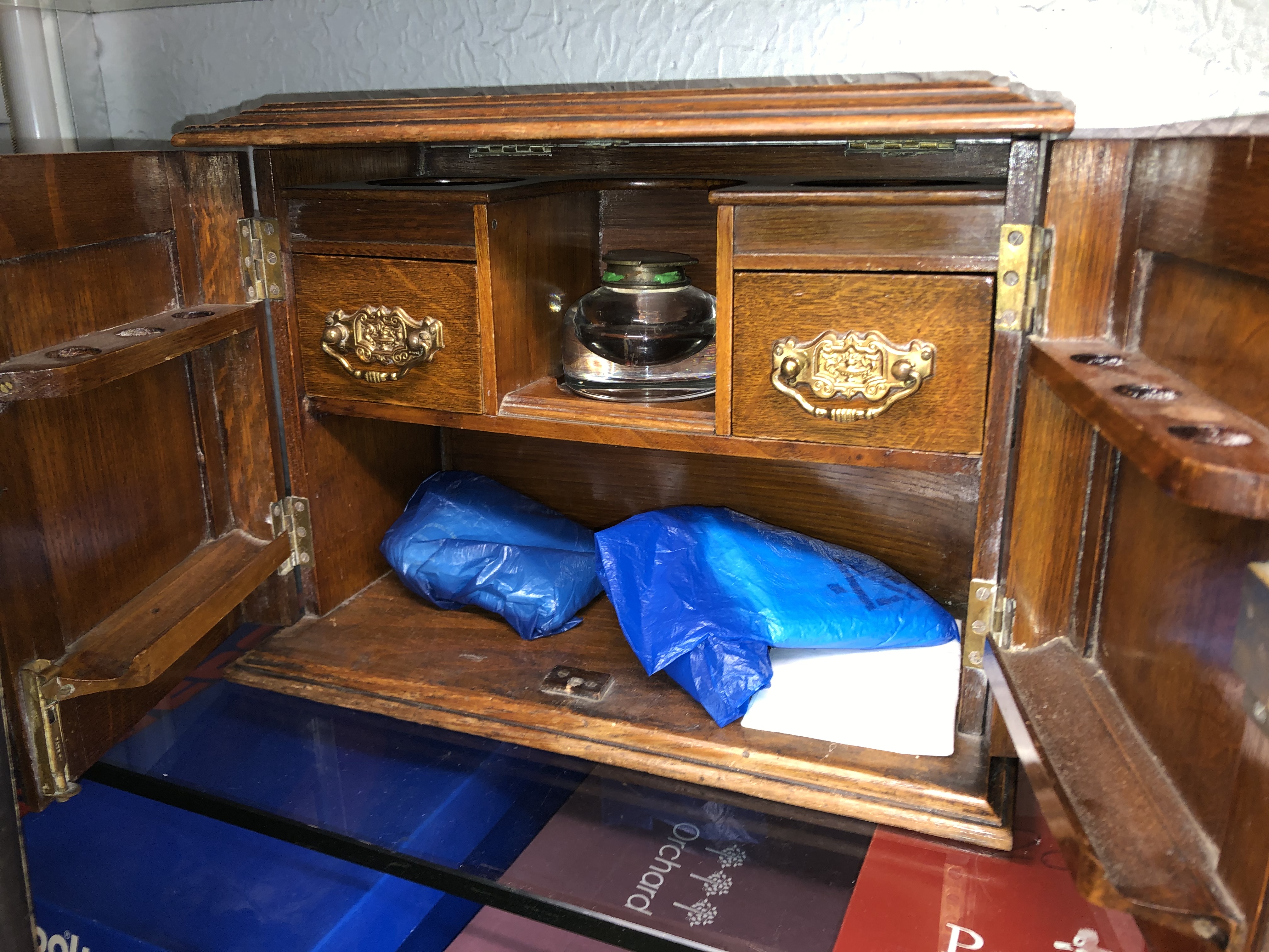 EDWARDIAN OAK CARVED TWO DOOR SMOKERS CABINET 28CM H X 37CM W X 20CM D - Image 3 of 4