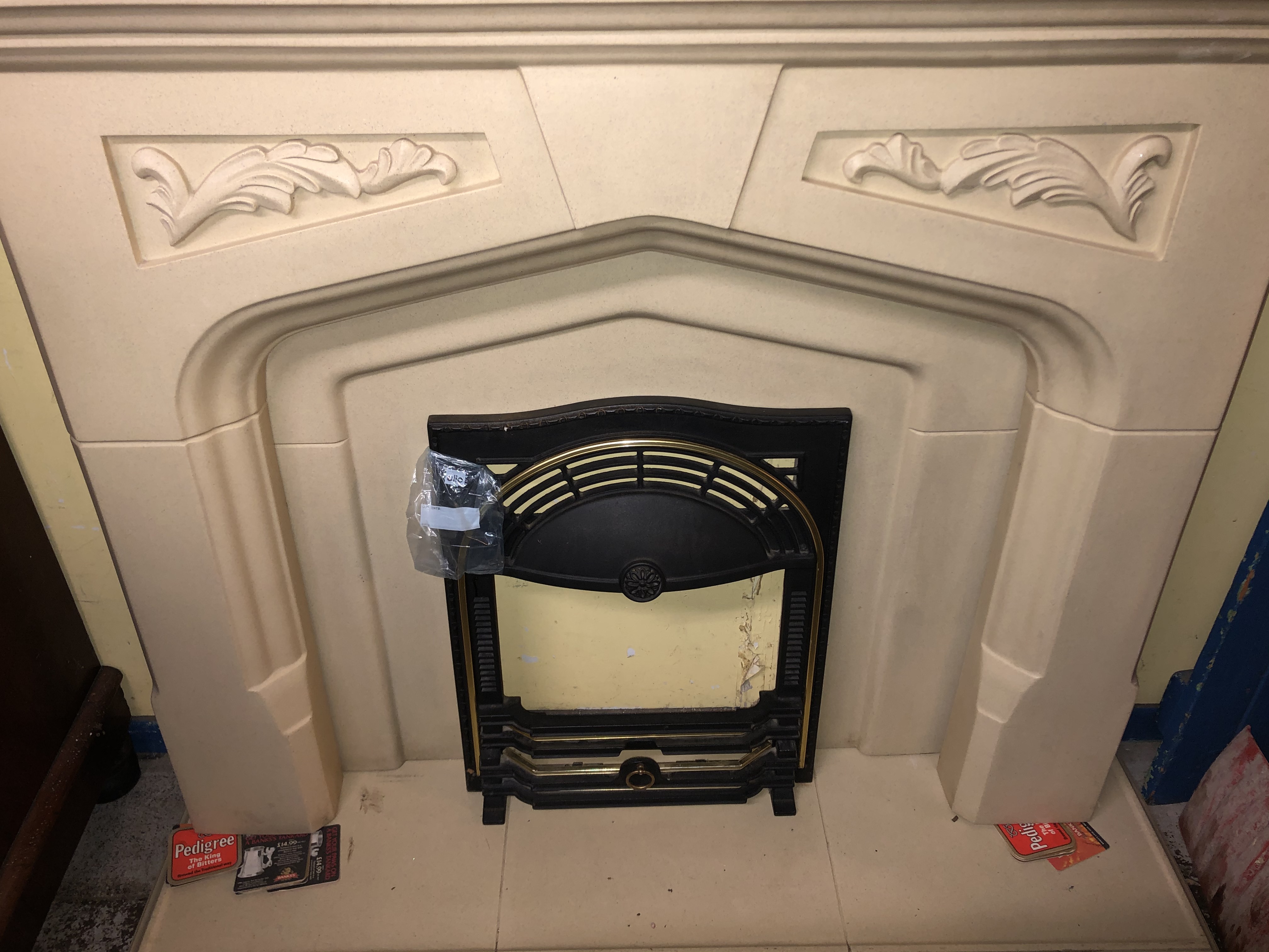 RECONSTITUTED STONE NORMAN STYLE FIRE PLACE WITH BACK PANEL AND HEARTH WIDTH 137 X HEIGHT 115CM - Image 2 of 2