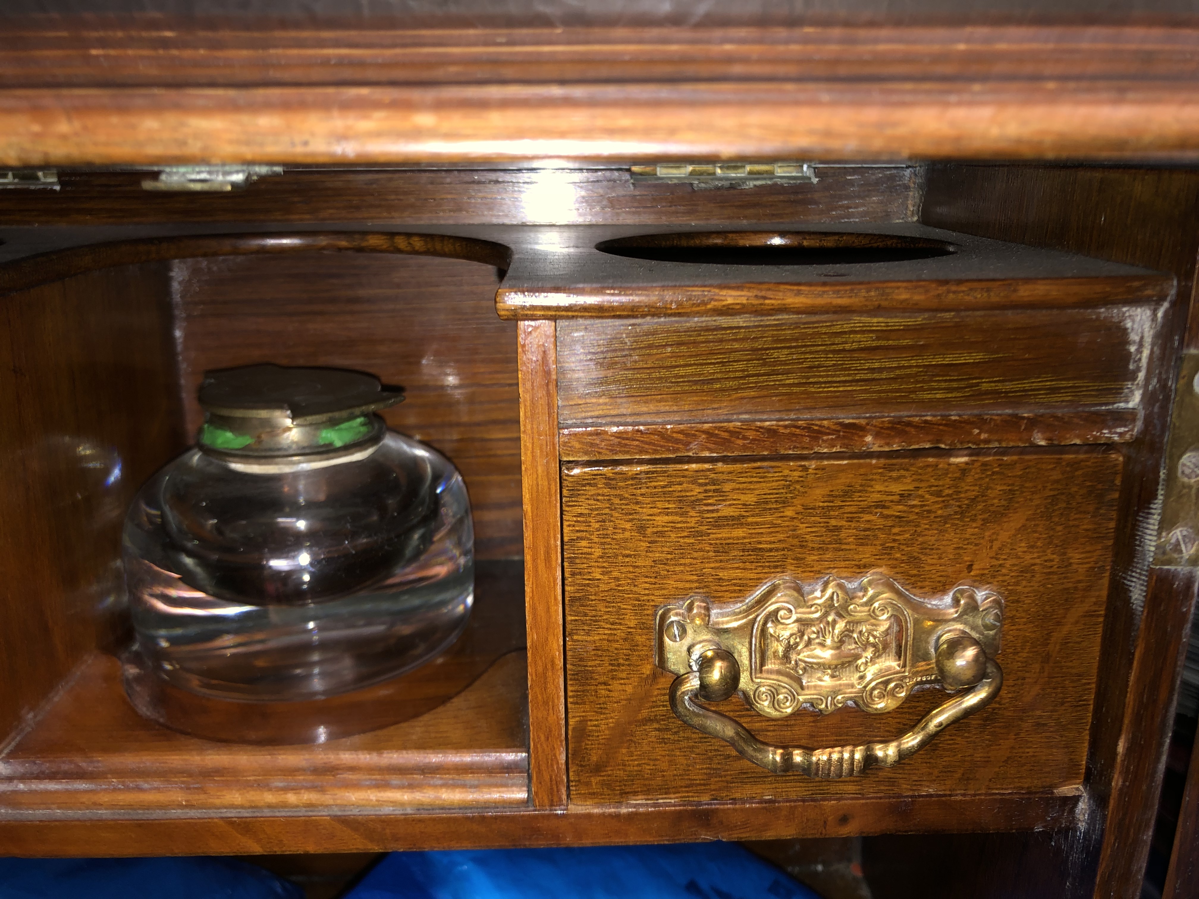 EDWARDIAN OAK CARVED TWO DOOR SMOKERS CABINET 28CM H X 37CM W X 20CM D - Image 4 of 4