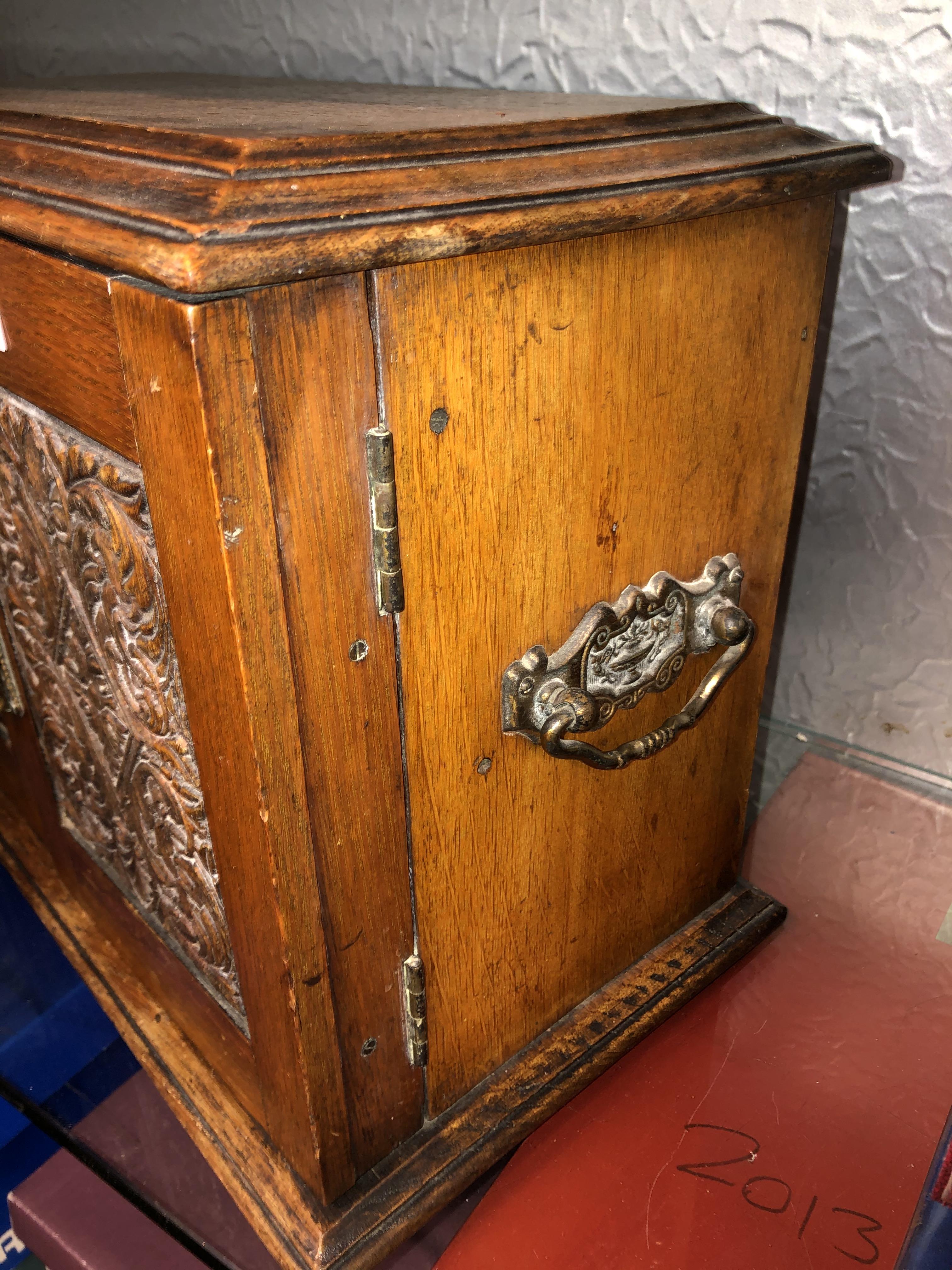 EDWARDIAN OAK CARVED TWO DOOR SMOKERS CABINET 28CM H X 37CM W X 20CM D - Image 2 of 4