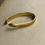22CT GOLD DISTORTED AND CUT WEDDING BAND 2.
