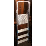 BELDRAY ALUMINIUM THREE TREAD STEP LADDER