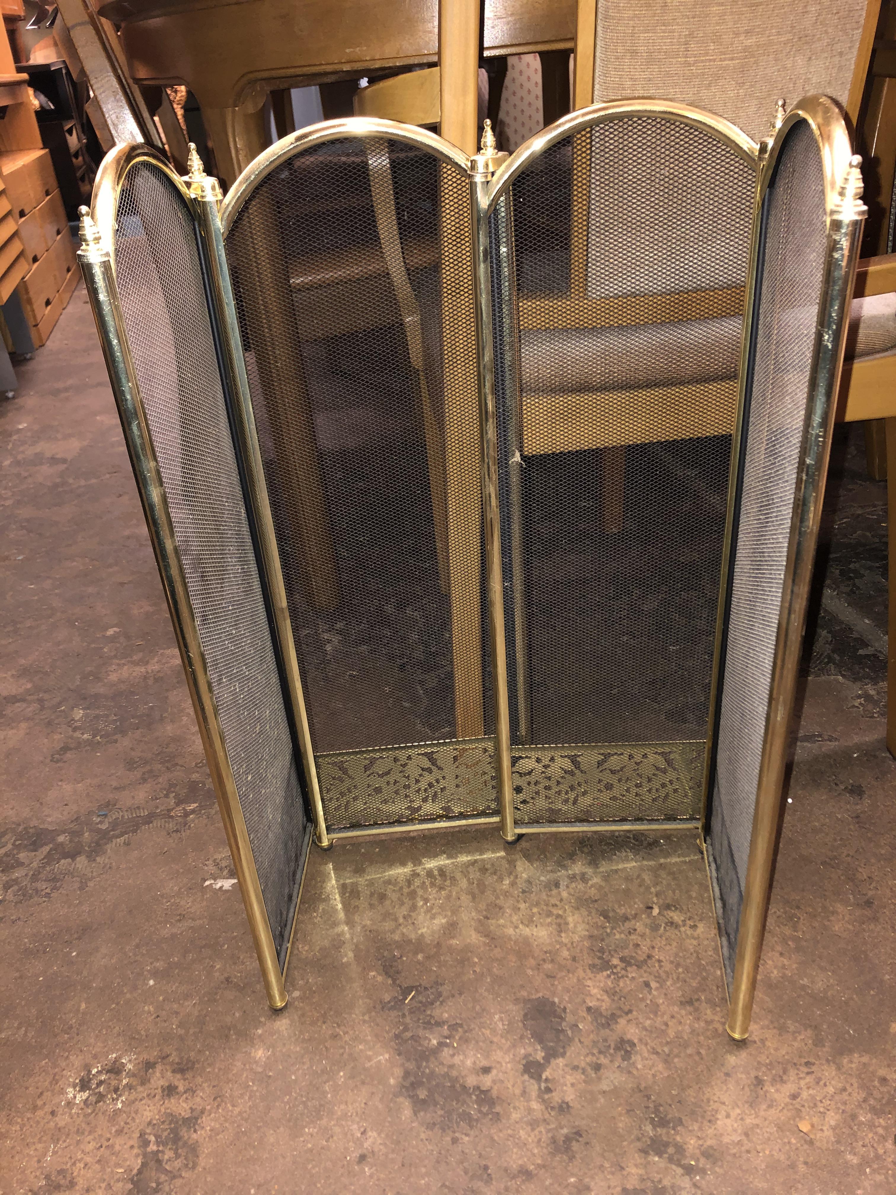 FOUR FOLD MESH FIRE SCREEN - Image 2 of 2