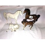 BESWICK GLOSS BROWN HORSE AND FOAL AND SEATED GREY DAPPLE FOAL AND HORSE (LEG A/F)