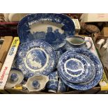 SELECTION OF BLUE AND WHITE WILLOW PATTERNWARES,