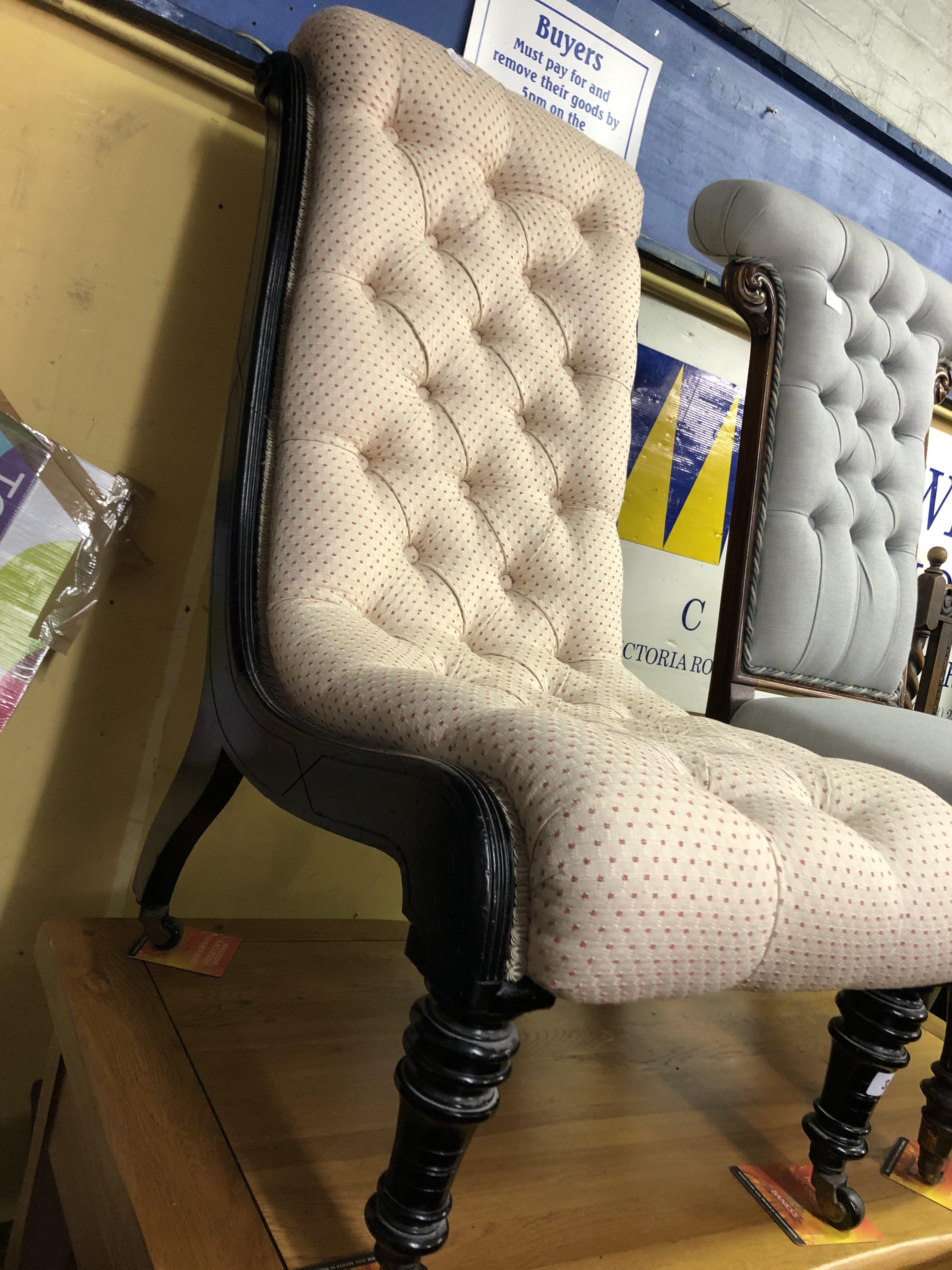 VICTORIAN EBONISED UPHOLSTERED BUTTON BACKED NURSING CHAIR - Image 2 of 4