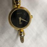 LADIES GUCCI PLATED TORQUE BANGLE WRIST WATCH 2700L