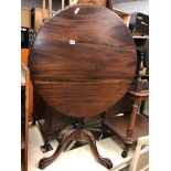 REPRODUCTION GEORGE III STYLE TILT TOP PEDESTAL TRIPOD TABLE 118CM H (UNTITLED) X 80CM (TABLE TOP