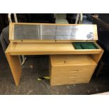 TWO OAK THREE DRAWER CHESTS WITH DRESSING TABLE WITH HINGED MIRRORED LID (DRESSING TABLE - DRESSING