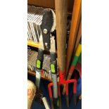 STURDY GARDEN FORK AND A PAIR OF TELESCOPIC LOPPERS