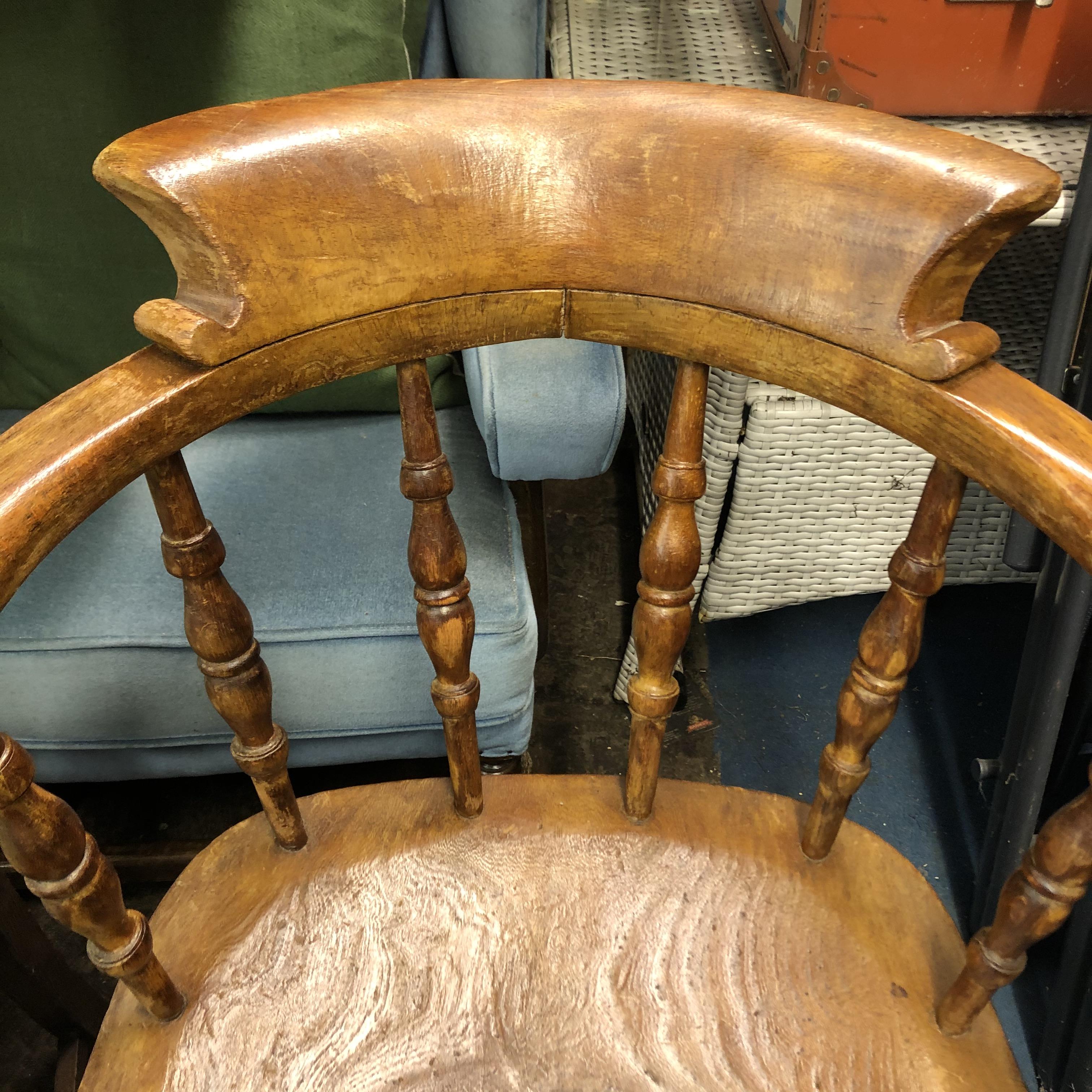 EARLY 20TH CENTURY ELM AND BEECH SPINDLE BACK SMOKERS BOW CHAIR - Image 3 of 3