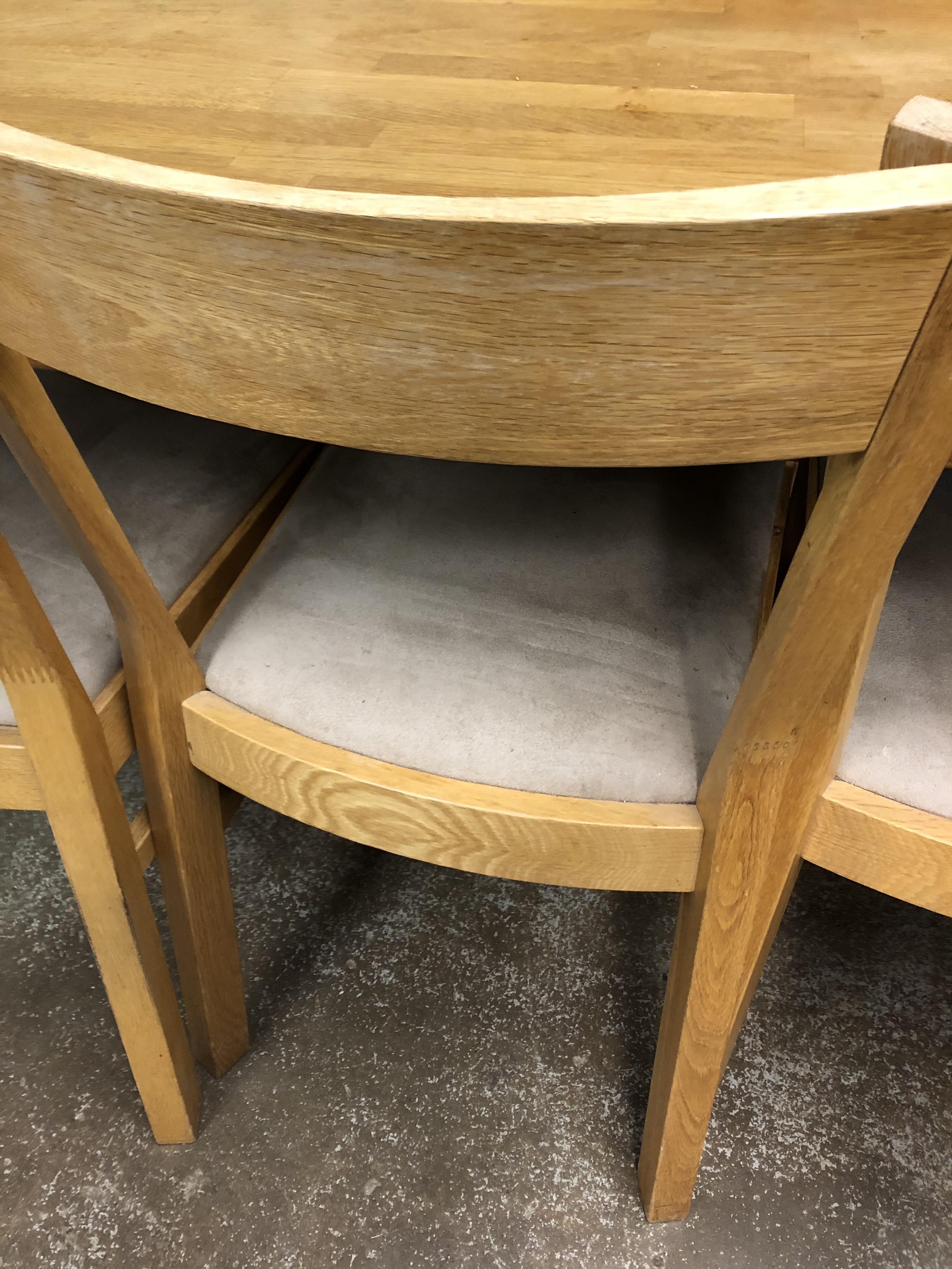 OAK DINING TABLE AND SIX CHAIRS 160CM W X 75CM H X 80CM D APPROX - Image 3 of 3