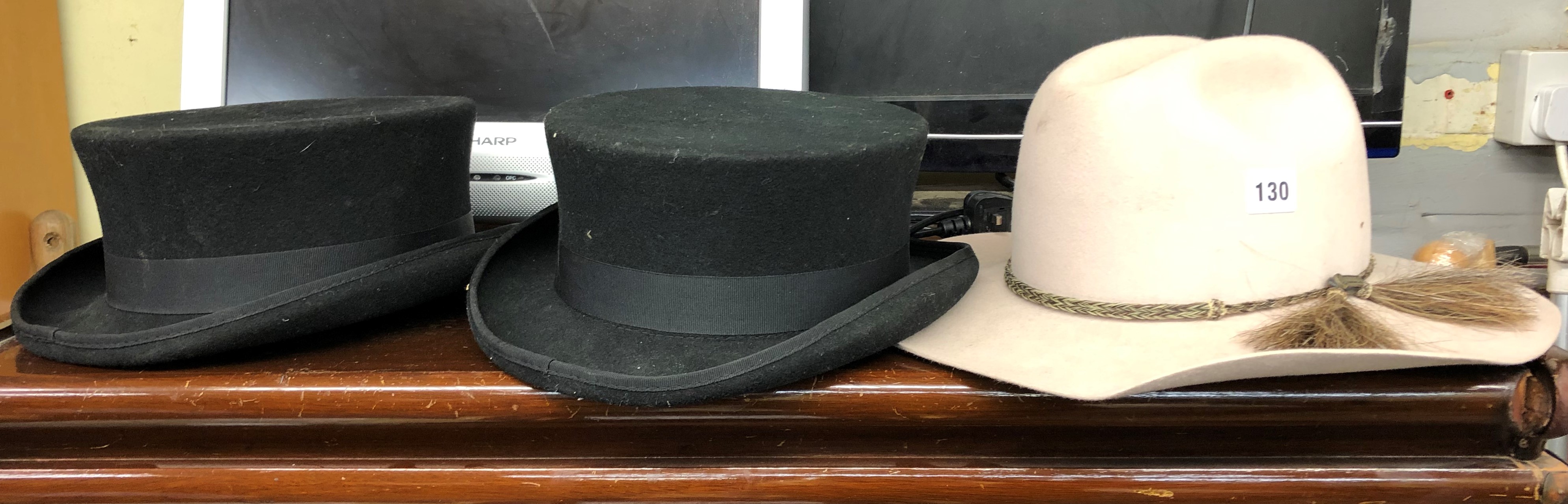 AUSTRALIAN AKUBRA 61 HAT AND TWO DEADMAN TOP HATS 2XL