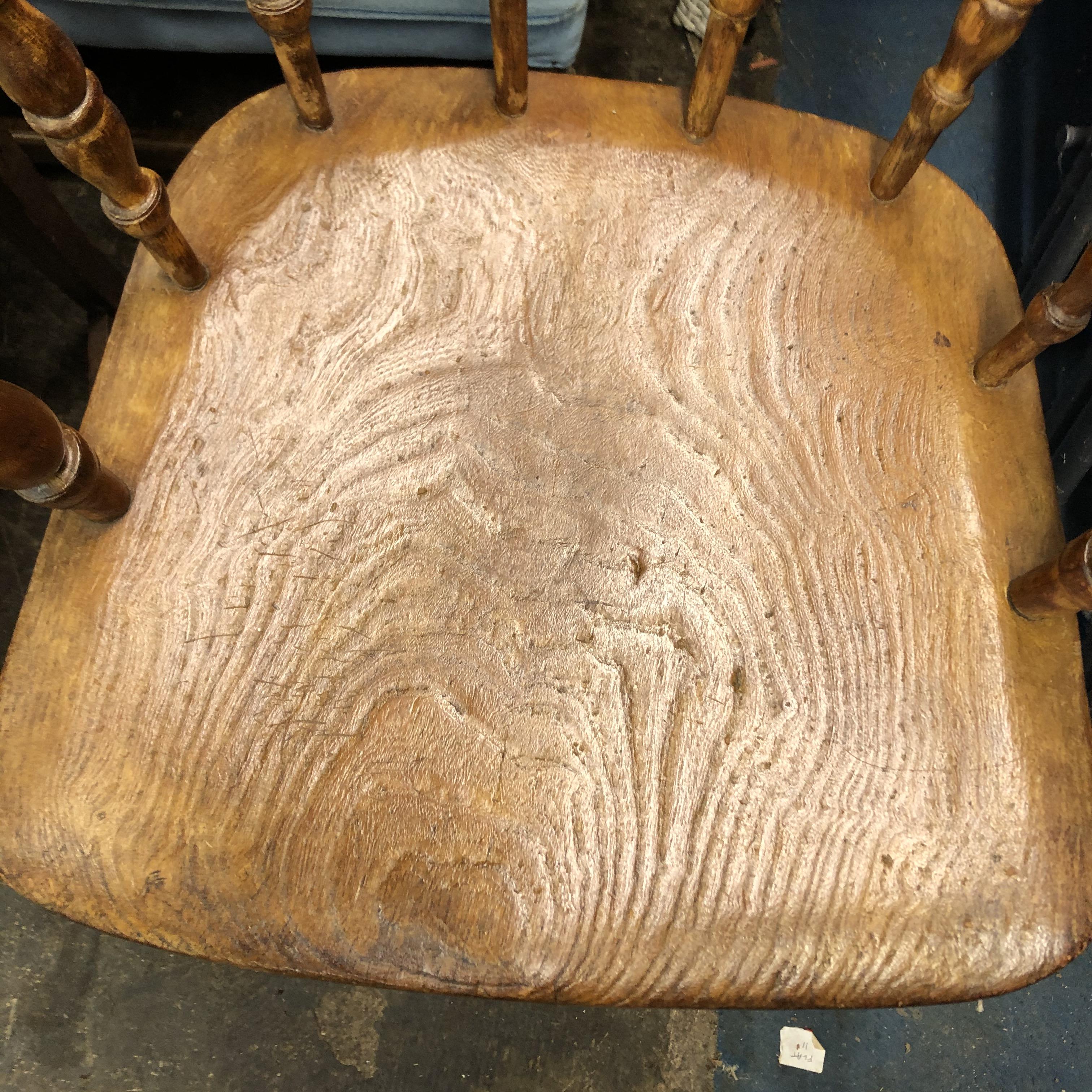 EARLY 20TH CENTURY ELM AND BEECH SPINDLE BACK SMOKERS BOW CHAIR - Image 2 of 3