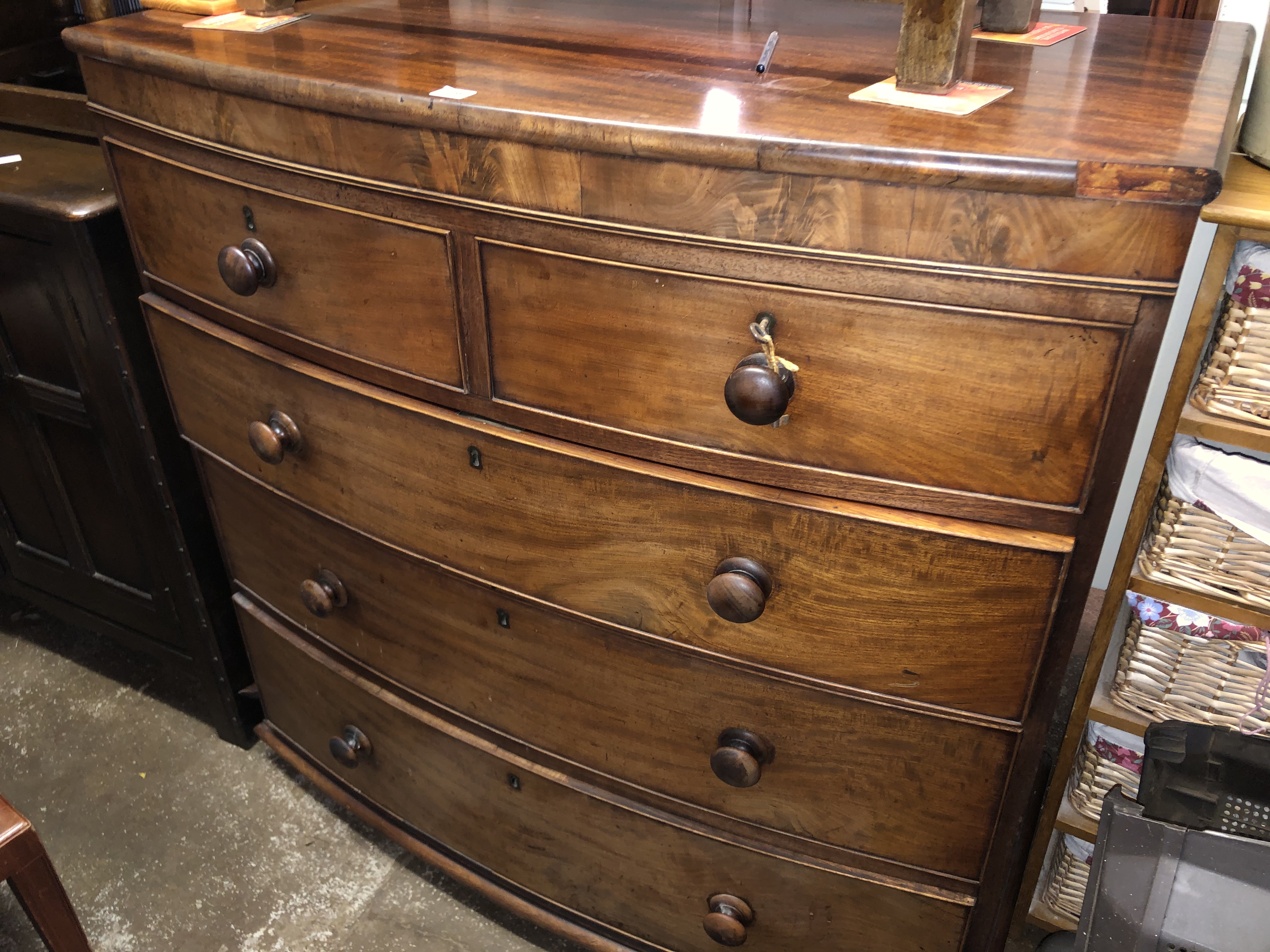 VICTORIAN MAHOGANY BOW FRONTED TWO OVER THREE DRAWER CHEST - Image 2 of 3