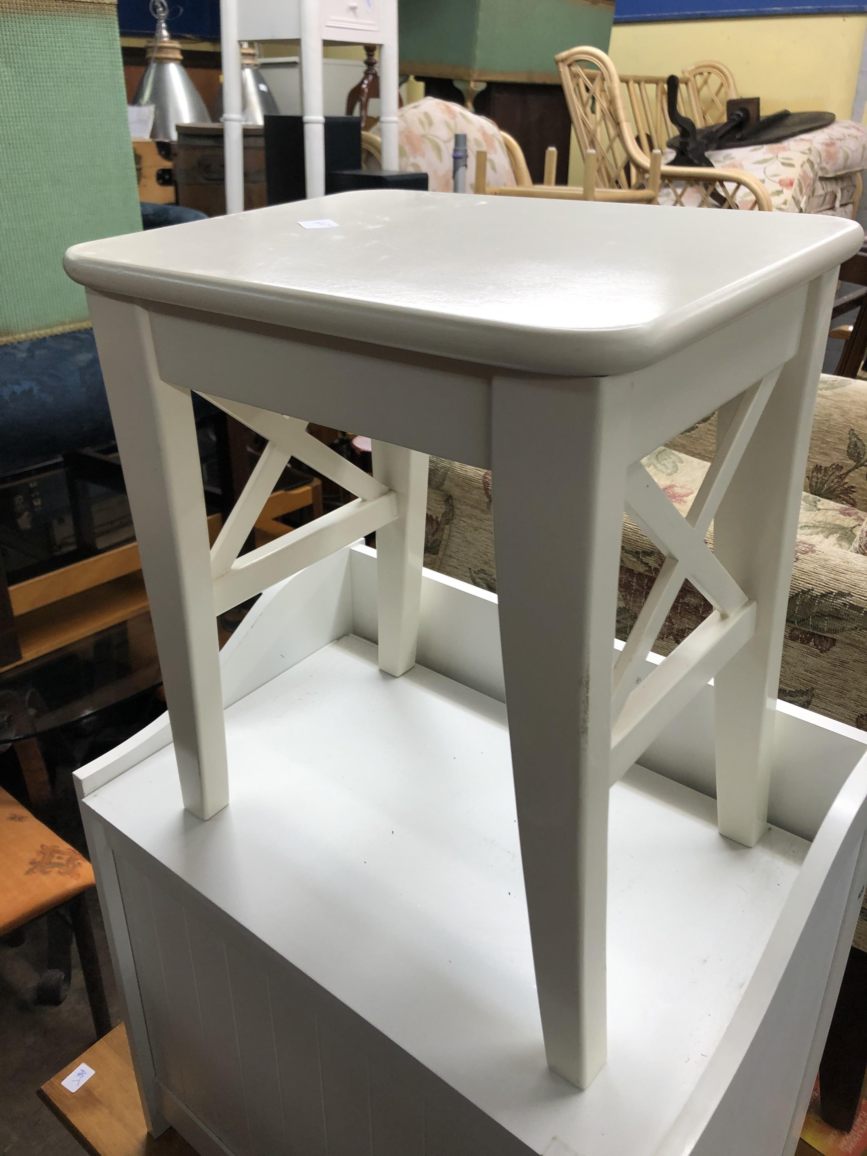 WHITE SLATTED LINEN BOX AND STOOL - Image 2 of 3