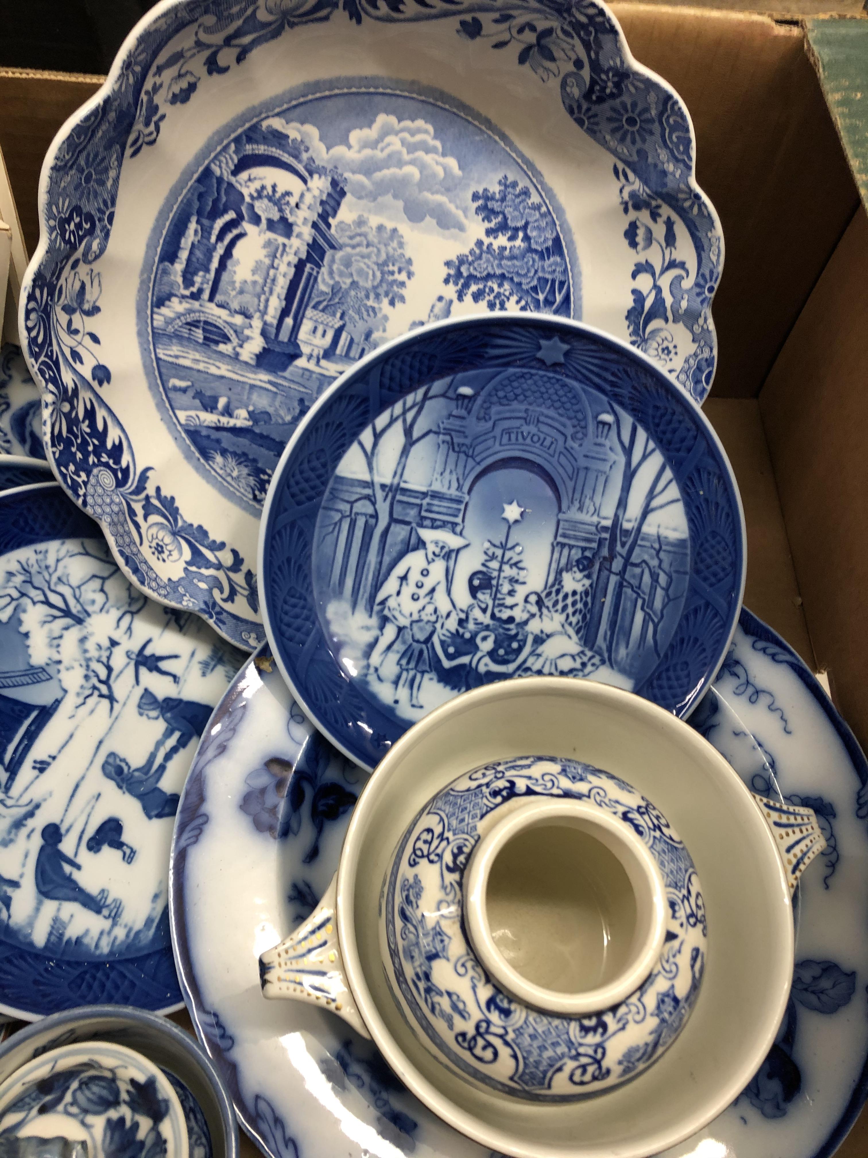 BOX OF BLUE AND WHITE TRANSFER PRINTED WARE, SPODE ITALIAN SERIES DISH, CHINESE BALUSTER VASE A/F, - Bild 3 aus 7