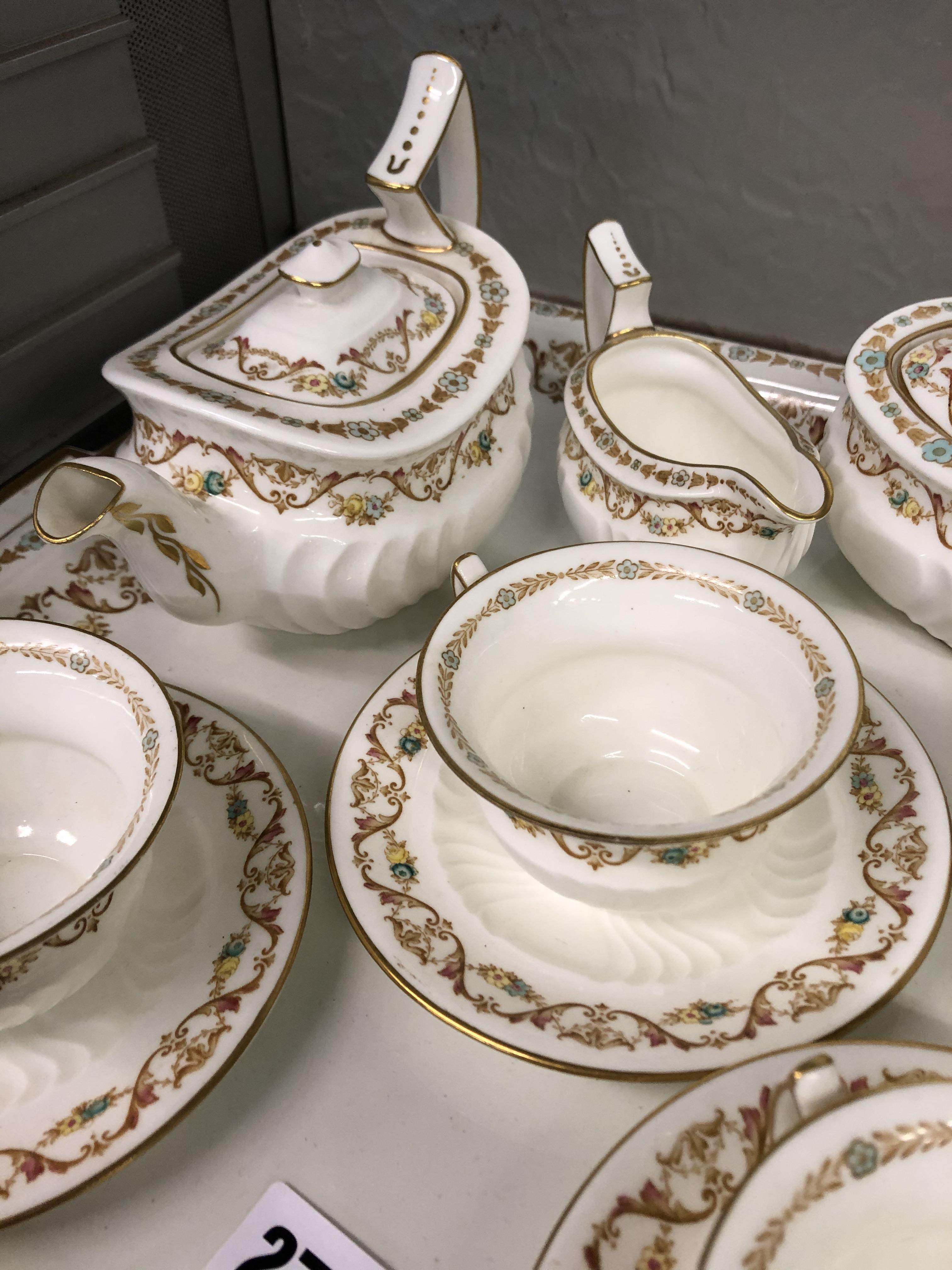 WEDGWOOD EUTURIA RD:154623 FLORAL GILDED TETE A TETE ON TRAY WITH TWO ADDITIONAL CUPS AND SAUCERS - Bild 2 aus 5