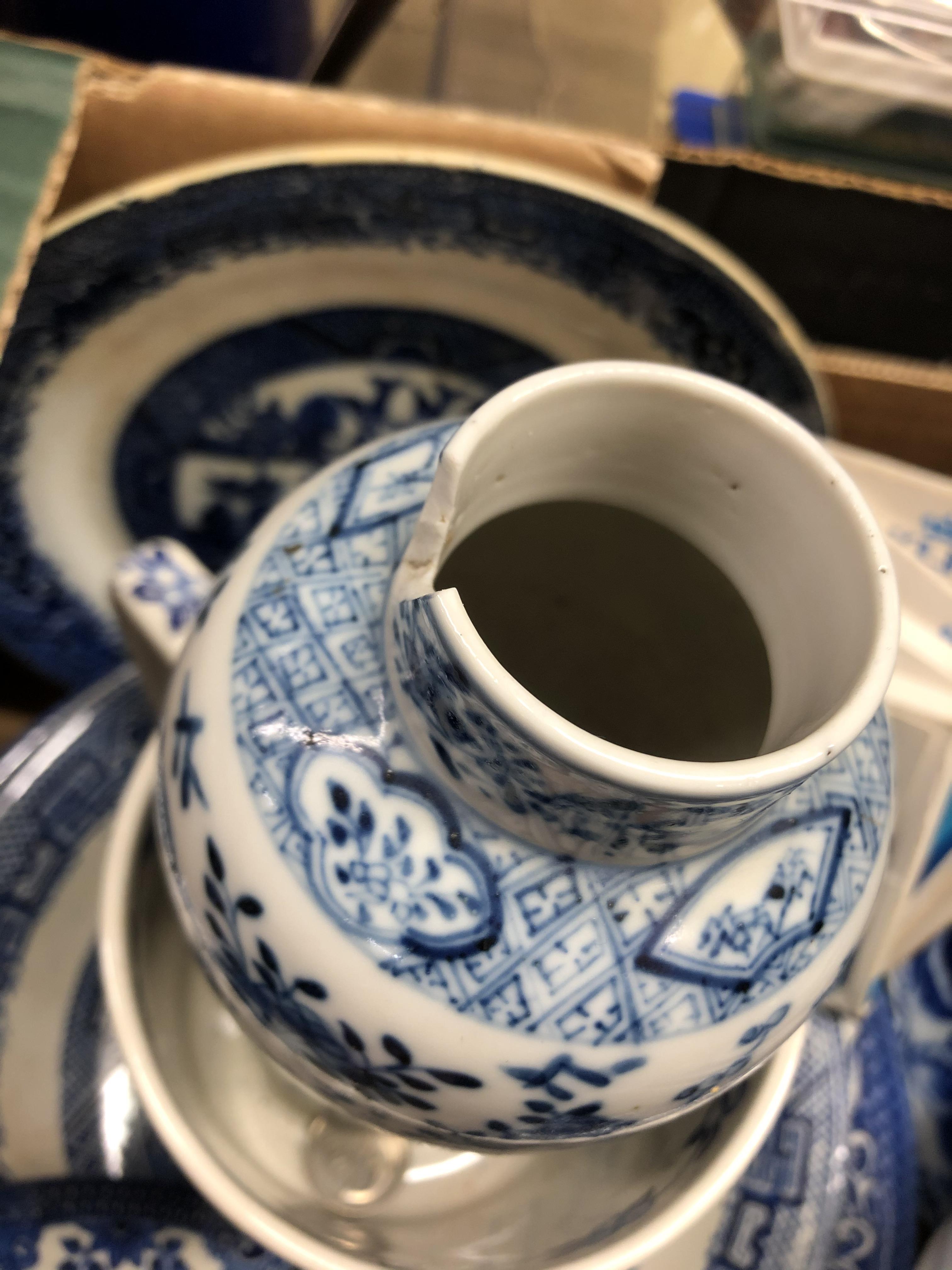 BOX OF BLUE AND WHITE TRANSFER PRINTED WARE, SPODE ITALIAN SERIES DISH, CHINESE BALUSTER VASE A/F, - Bild 6 aus 7