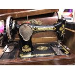 VINTAGE CASED SINGER SEWING MACHINE