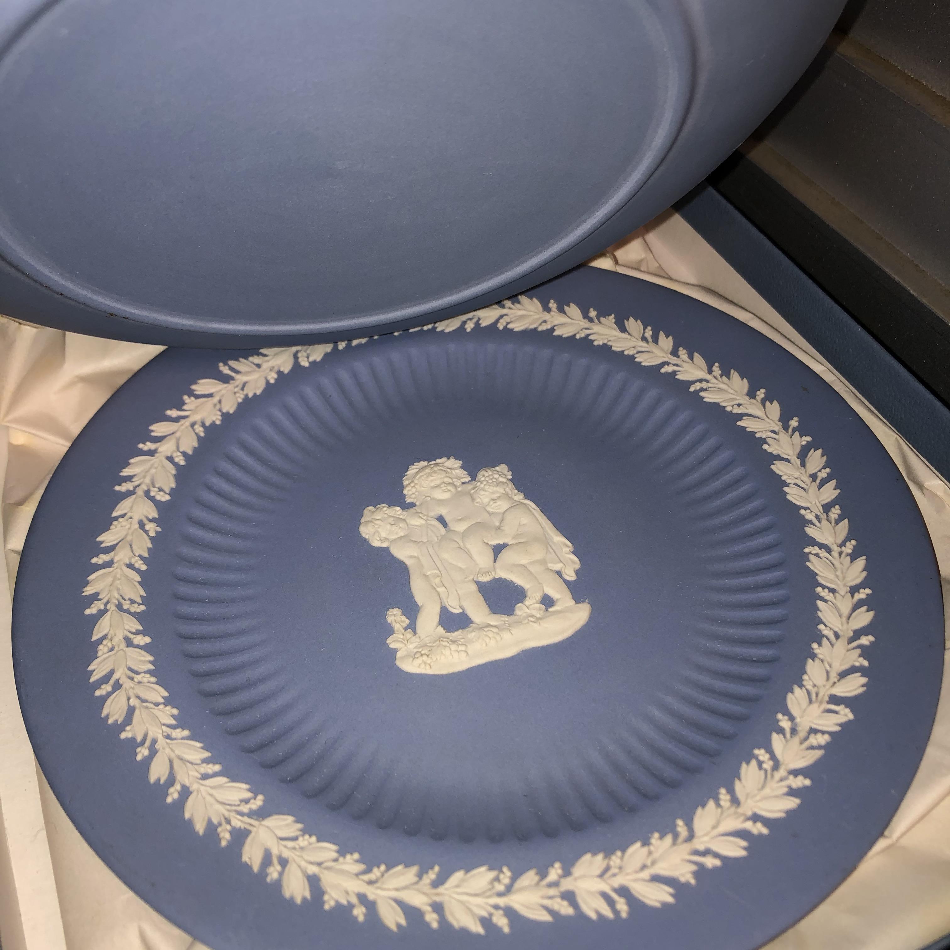 BOXED WEDGWOOD BLUE JASPERWARE OVAL TRAYS, OCTAGONAL PIN DISH, - Image 5 of 7