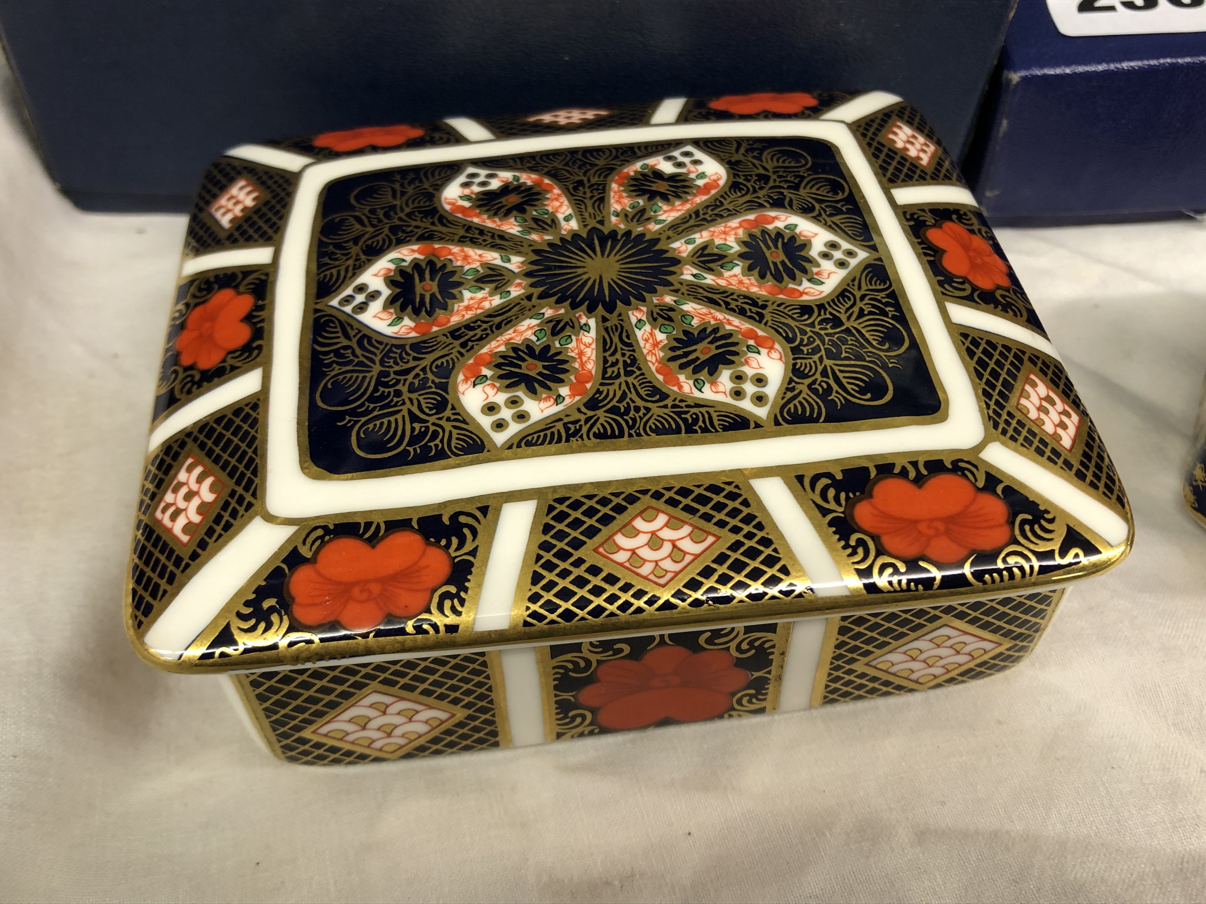 BOXED ROYAL CROWN DERBY A1297 PATTERN HEXAGONAL TRINKET BOX AND COVER - Bild 2 aus 5
