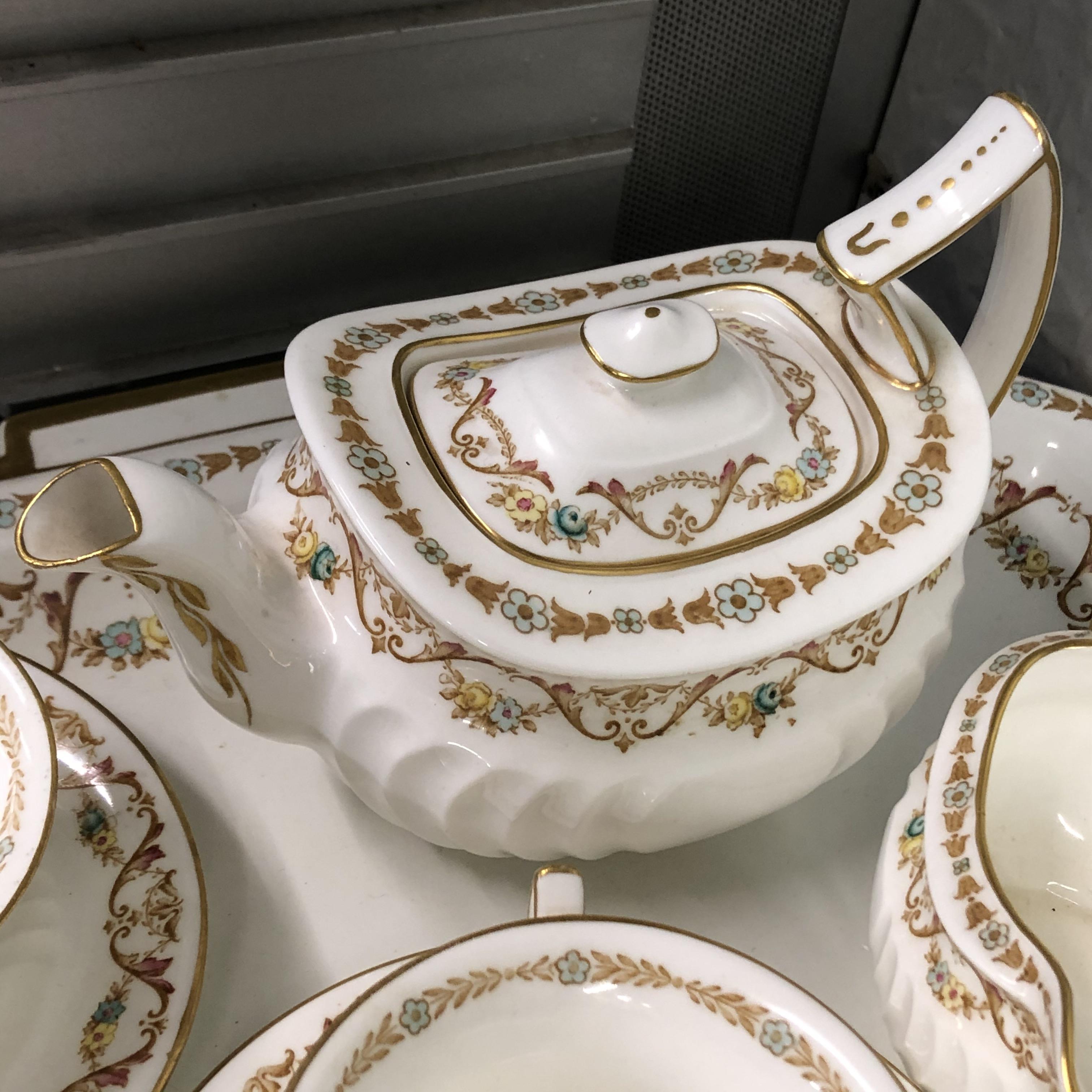 WEDGWOOD EUTURIA RD:154623 FLORAL GILDED TETE A TETE ON TRAY WITH TWO ADDITIONAL CUPS AND SAUCERS - Bild 4 aus 5